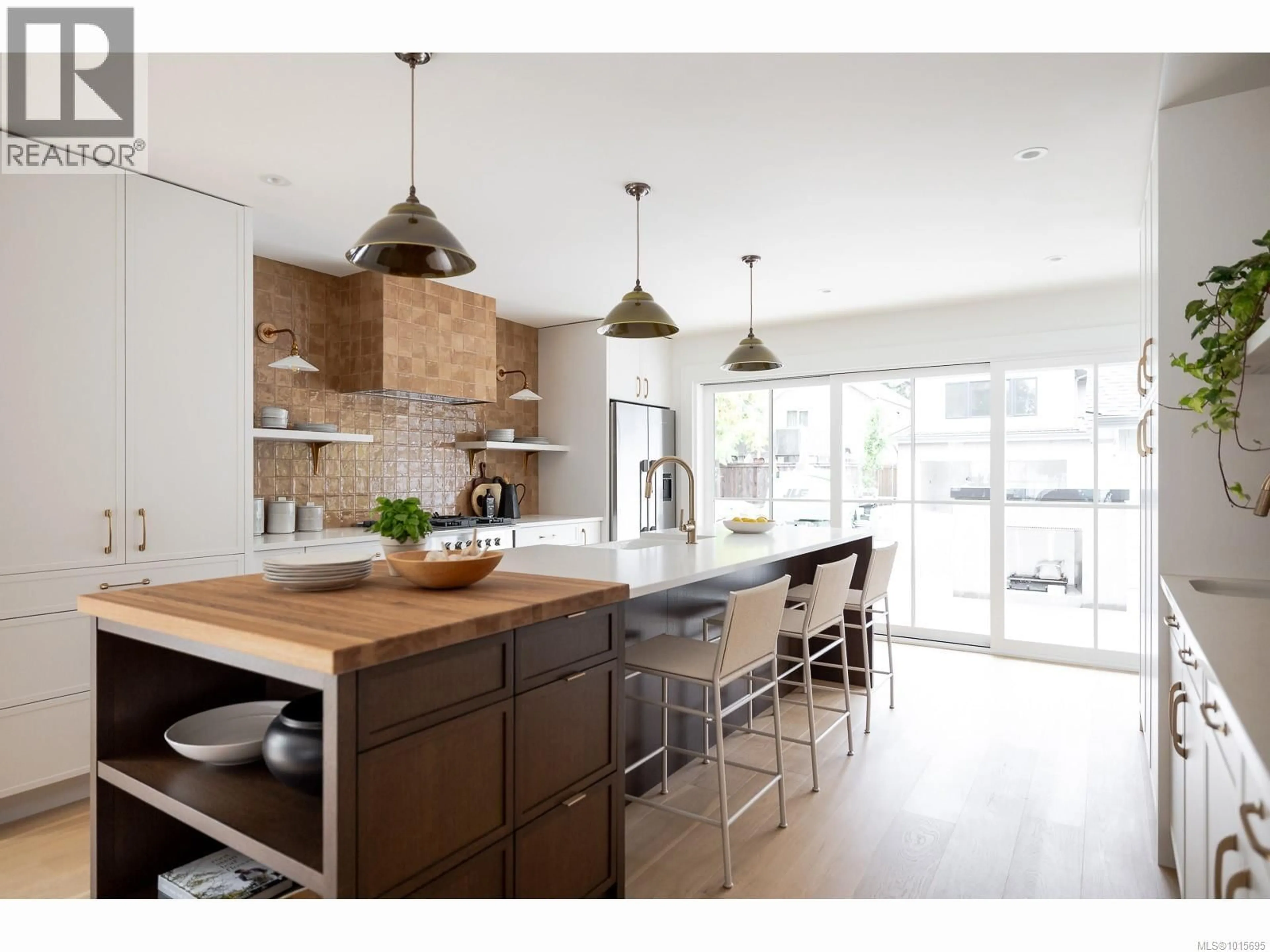 Contemporary kitchen, wood/laminate floor for 635 CEDAR STREET, Qualicum Beach British Columbia V9K1H2