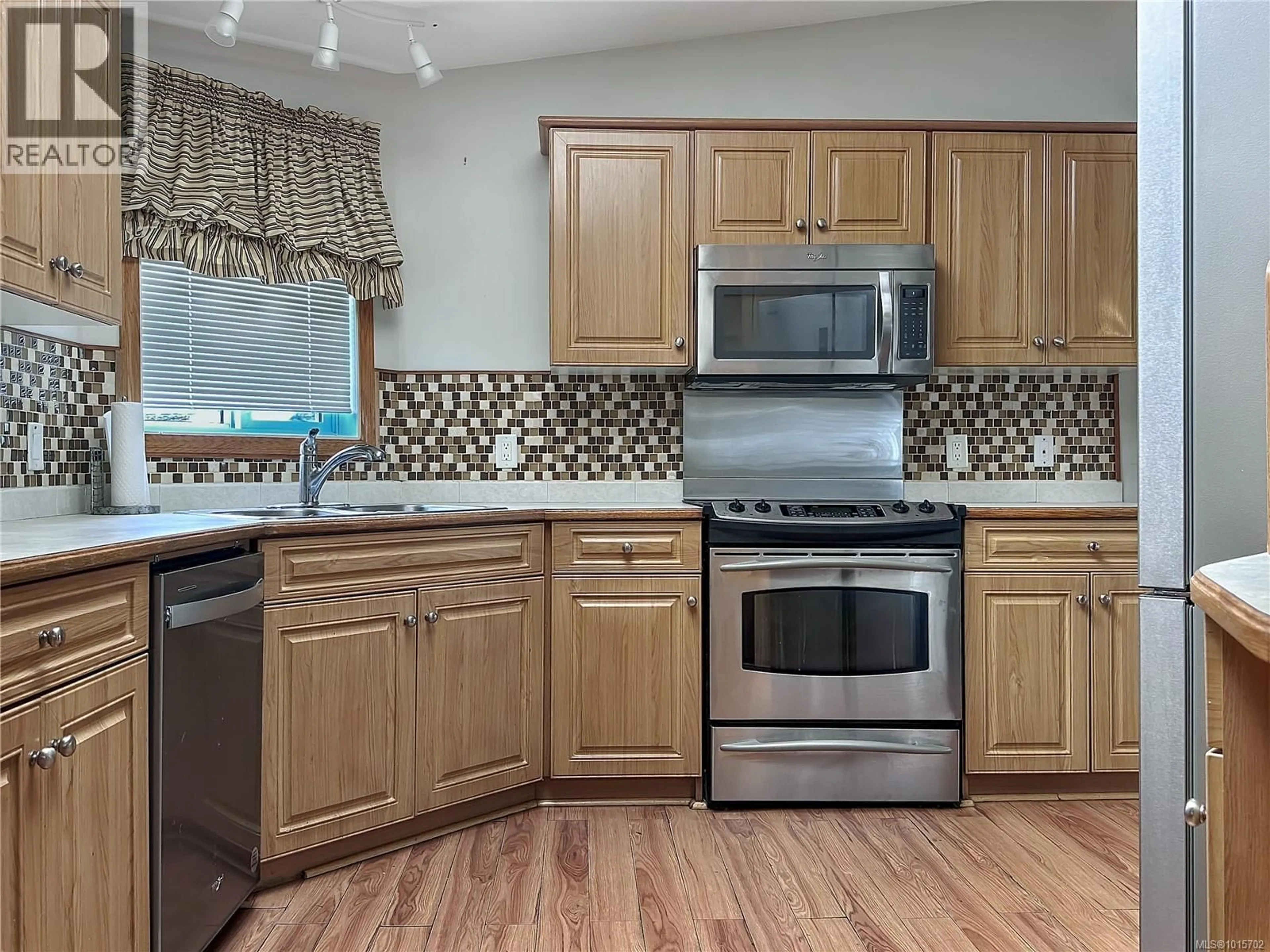 Standard kitchen, unknown for 129 - 1736 TIMBERLANDS ROAD, Nanaimo British Columbia V9G1K3