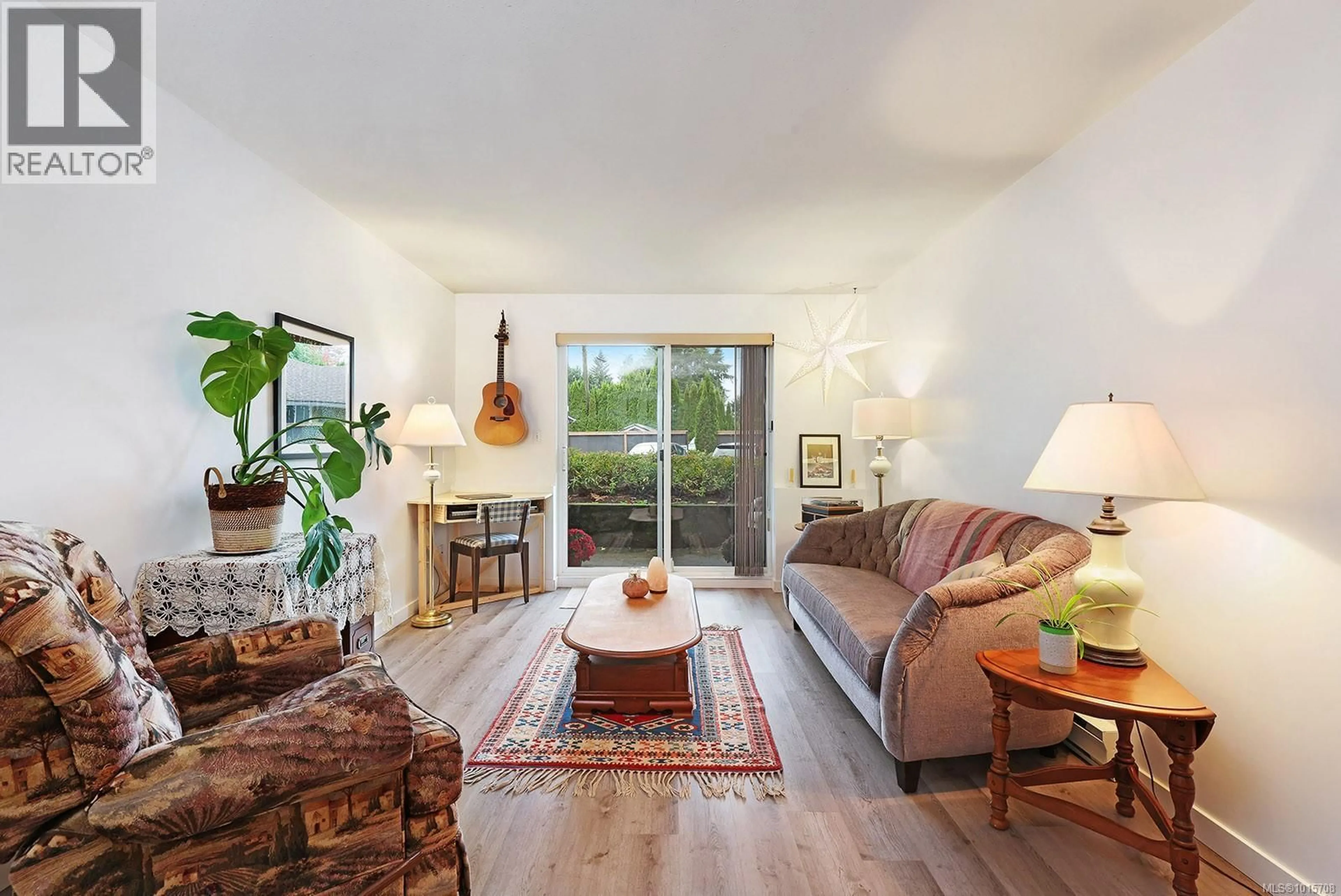 Living room with furniture, wood/laminate floor for 104 - 1355 CUMBERLAND ROAD, Courtenay British Columbia V9N2G1