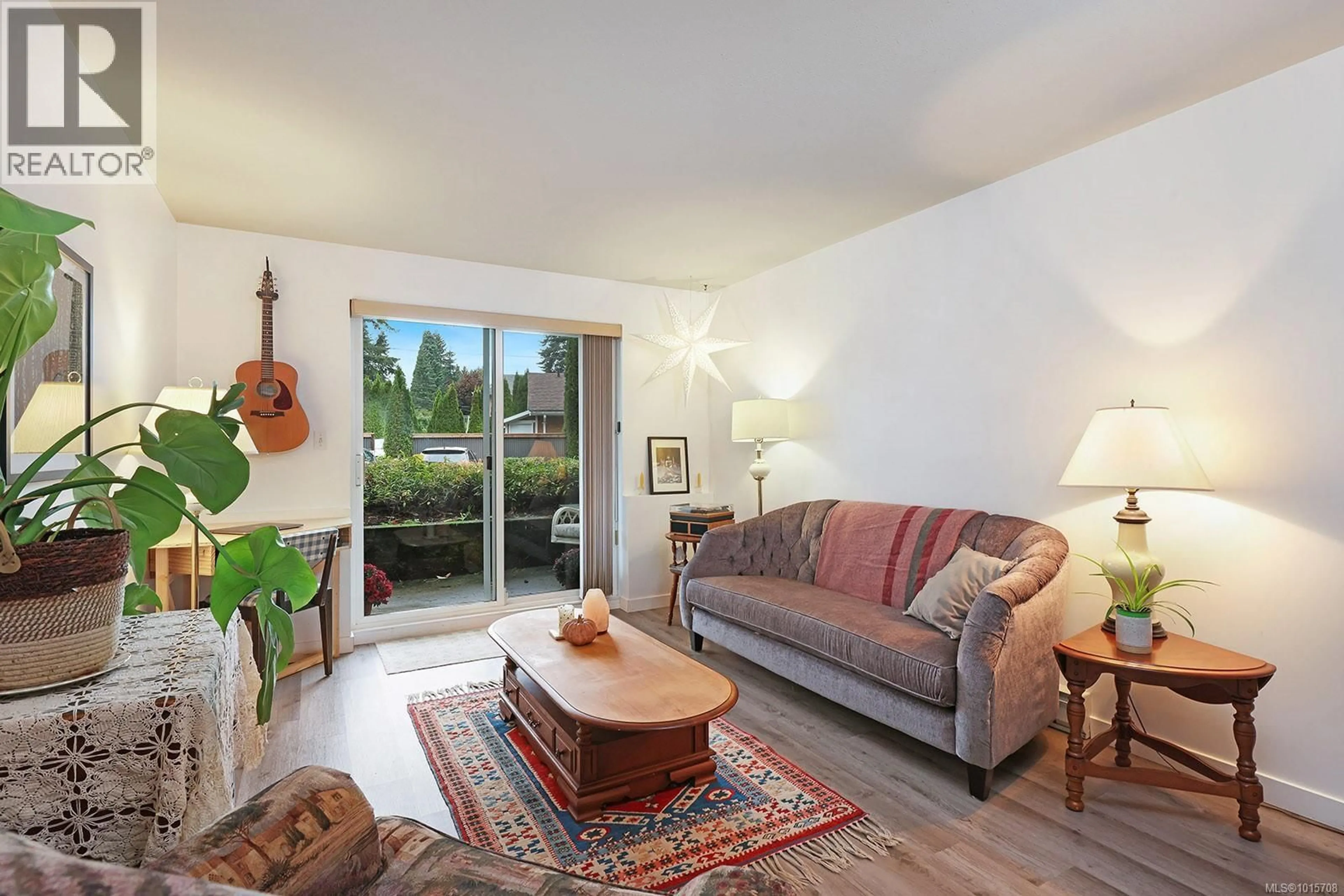 Living room with furniture, wood/laminate floor for 104 - 1355 CUMBERLAND ROAD, Courtenay British Columbia V9N2G1