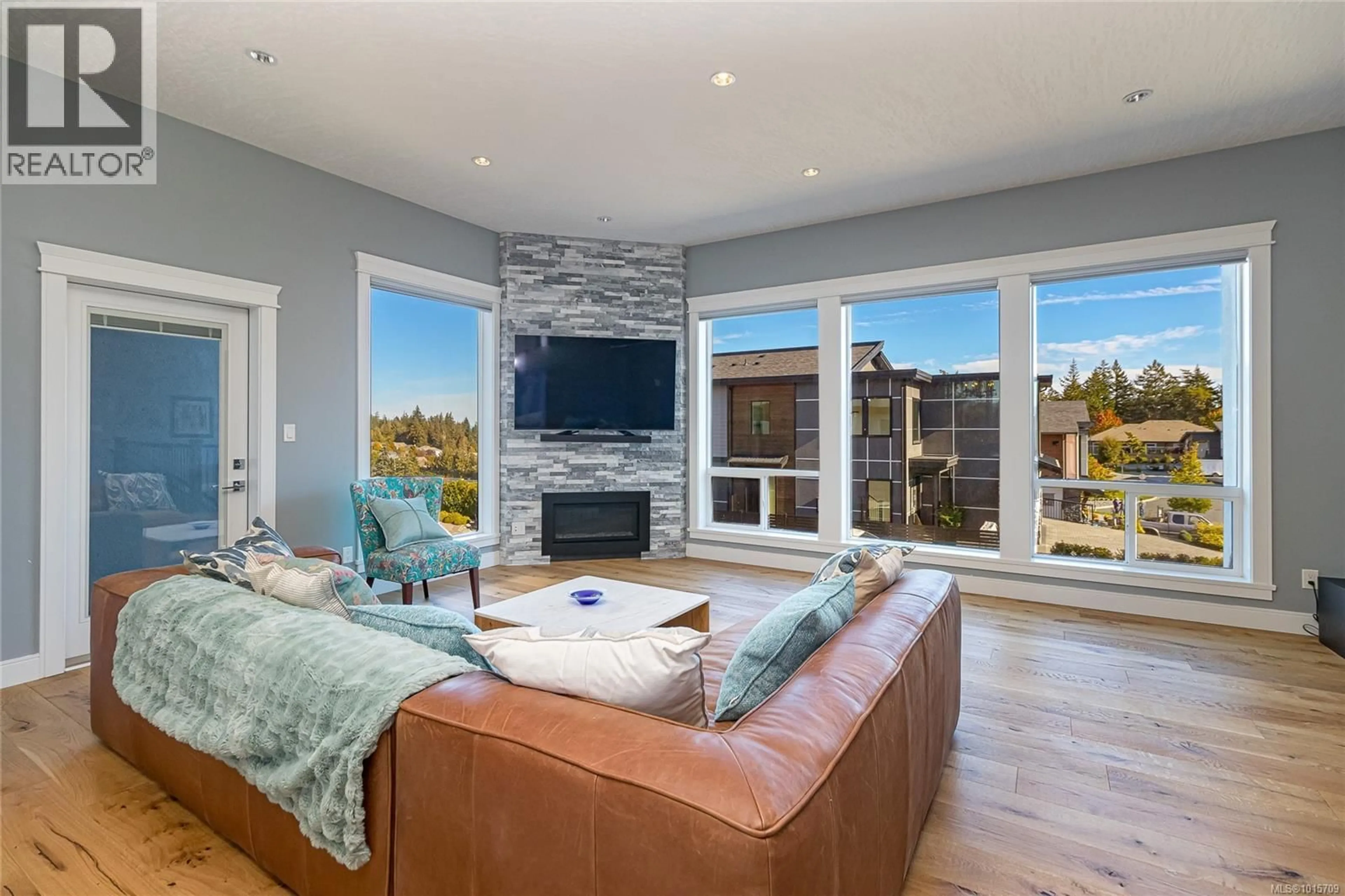 Living room with furniture, unknown for 3638 RIDGE VIEW TERRACE, Colwood British Columbia V9C0M3