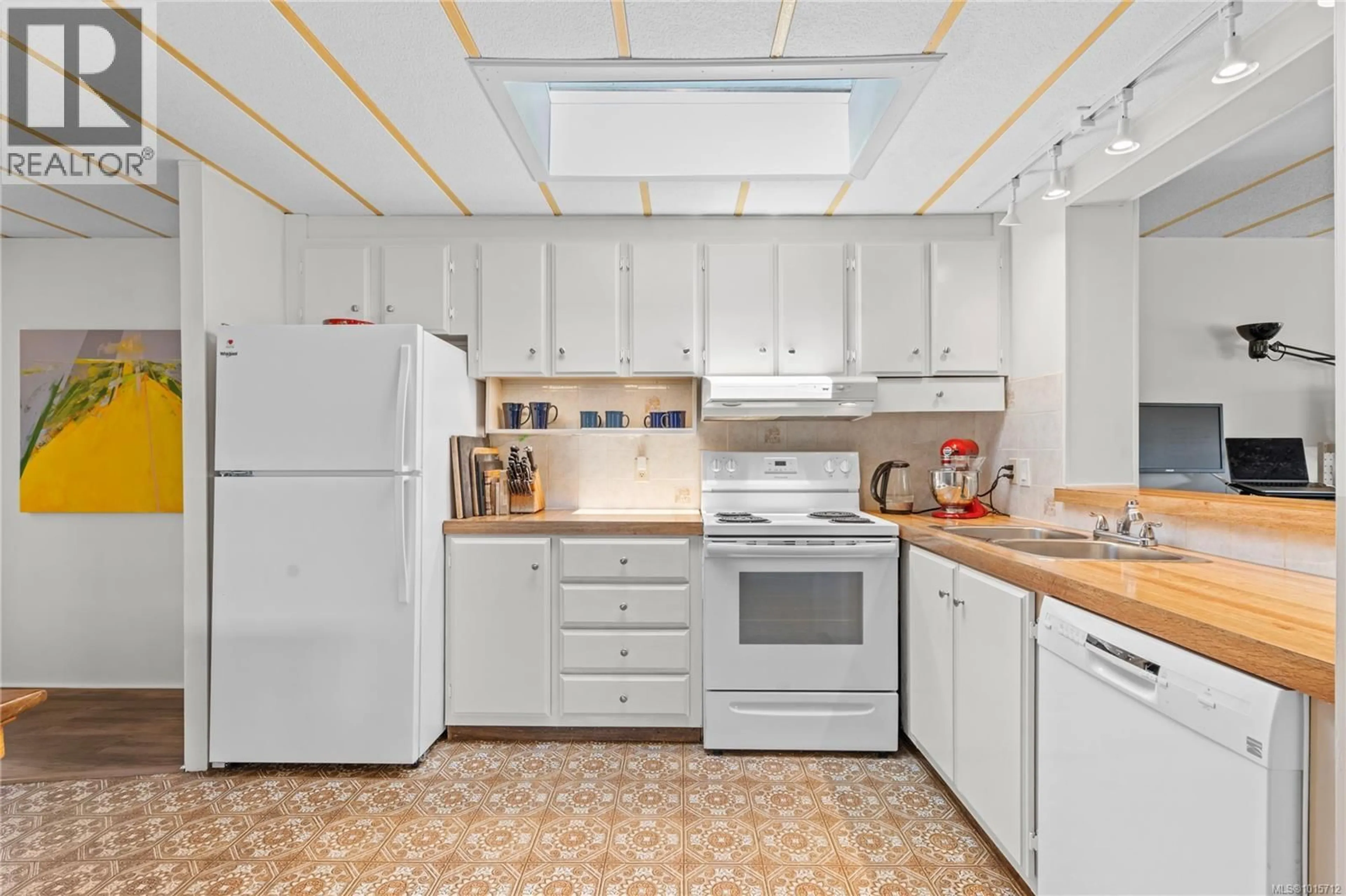 Standard kitchen, ceramic/tile floor for 12 - 450 STANFORD AVENUE EAST, Parksville British Columbia V9P1V8