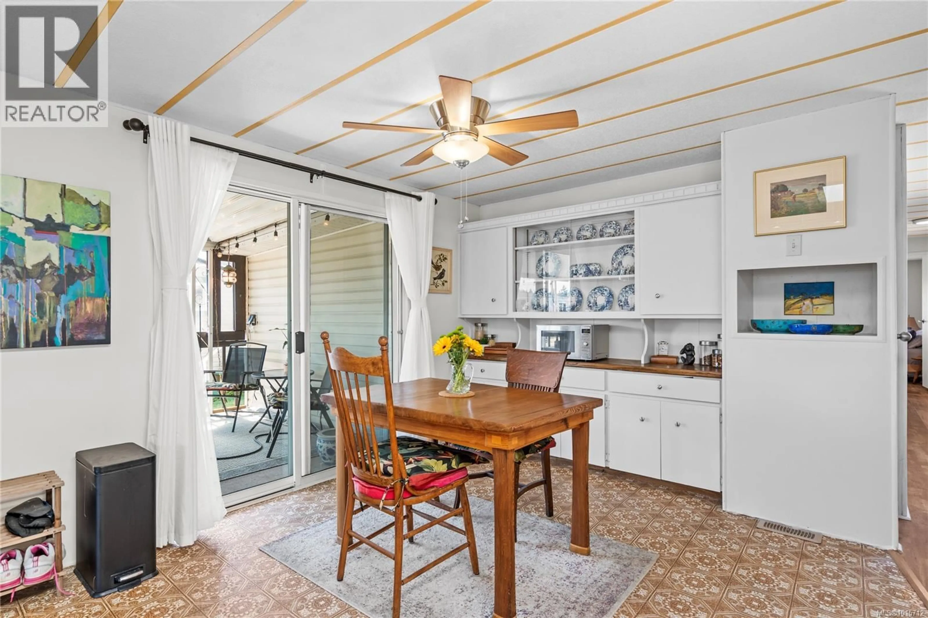 Open concept kitchen, ceramic/tile floor for 12 - 450 STANFORD AVENUE EAST, Parksville British Columbia V9P1V8