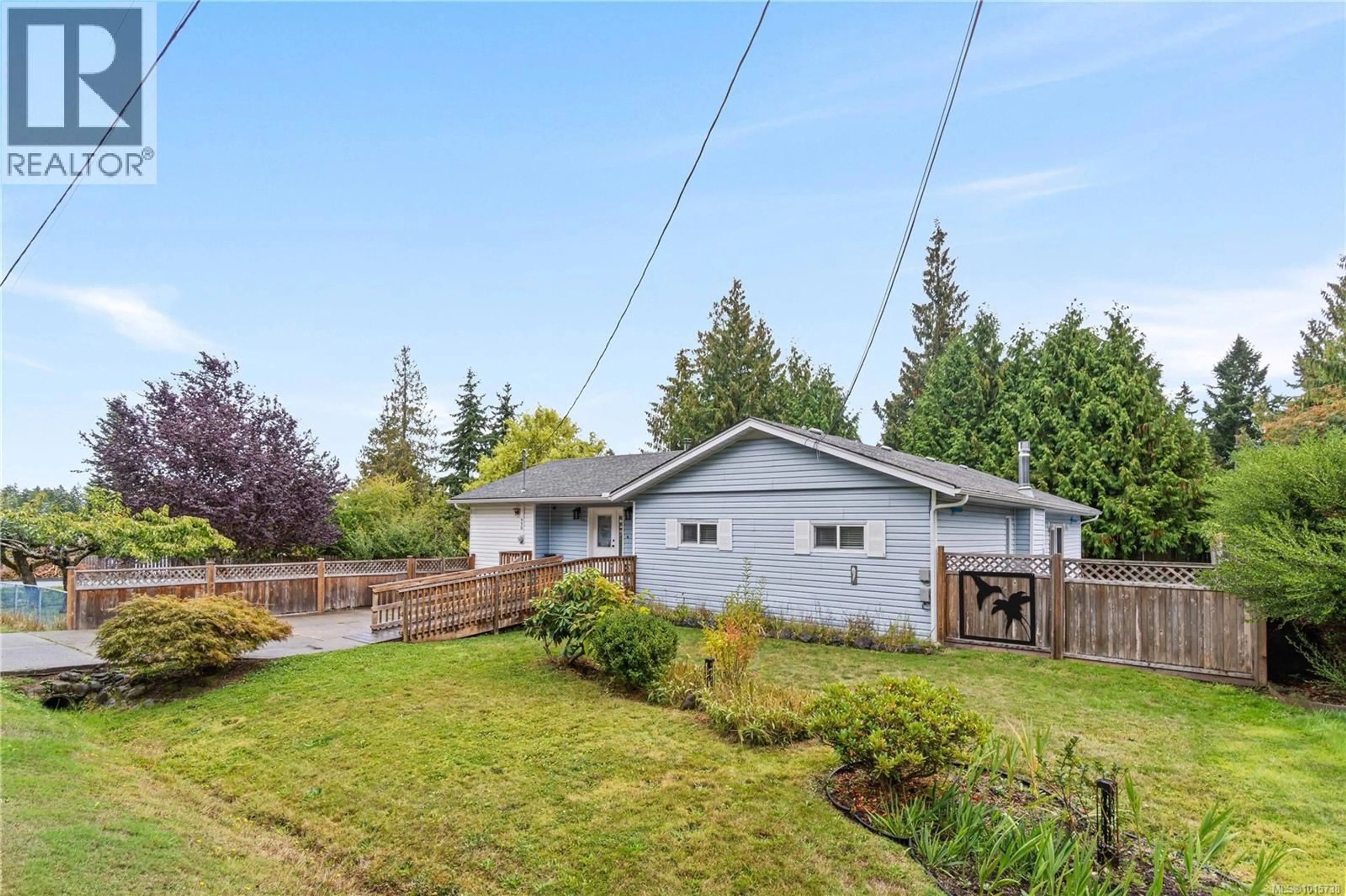 A pic from outside/outdoor area/front of a property/back of a property/a pic from drone, unknown for 450 AURORA STREET, Parksville British Columbia V9P1L3