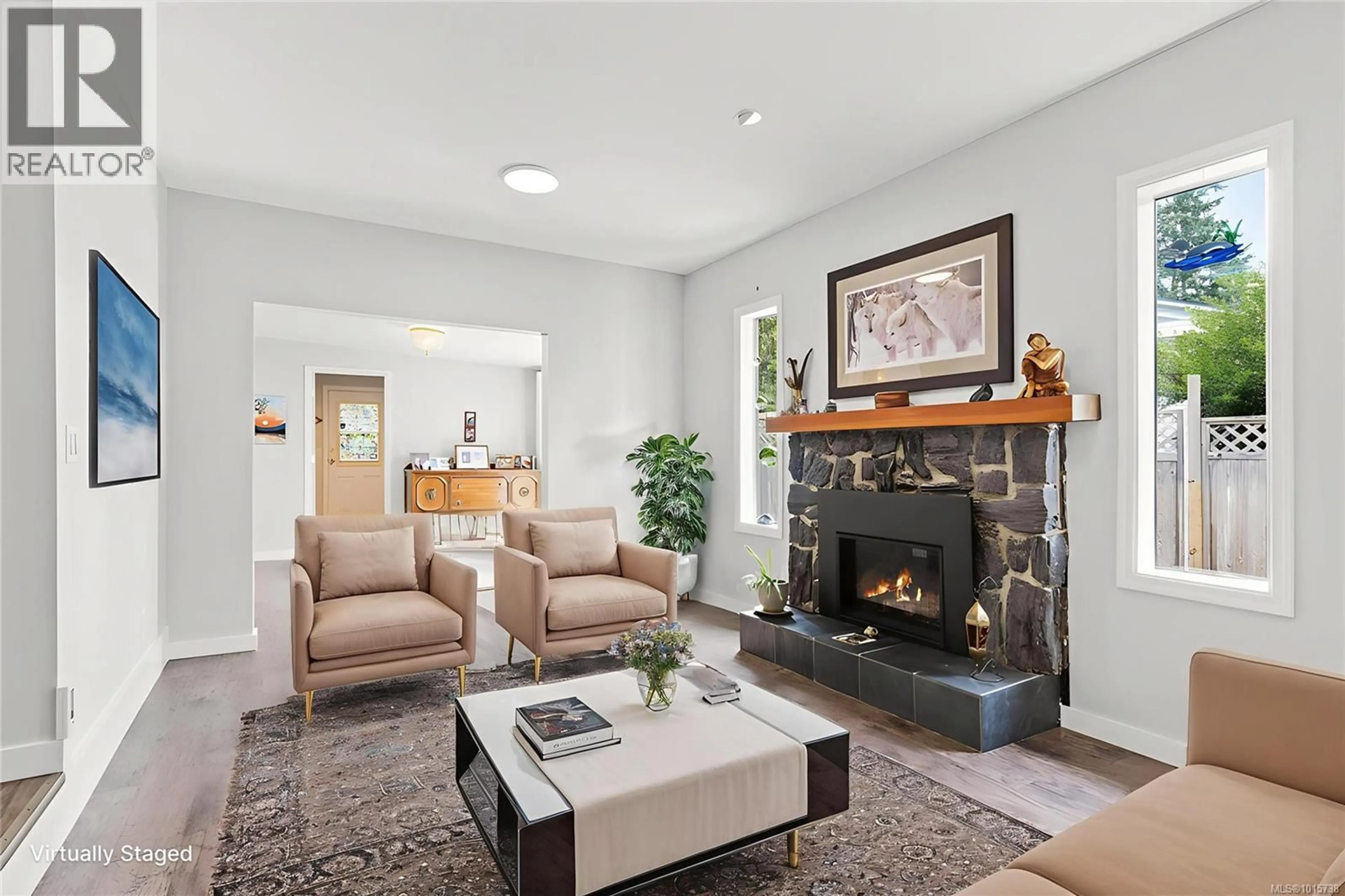 Living room with furniture, unknown for 450 AURORA STREET, Parksville British Columbia V9P1L3