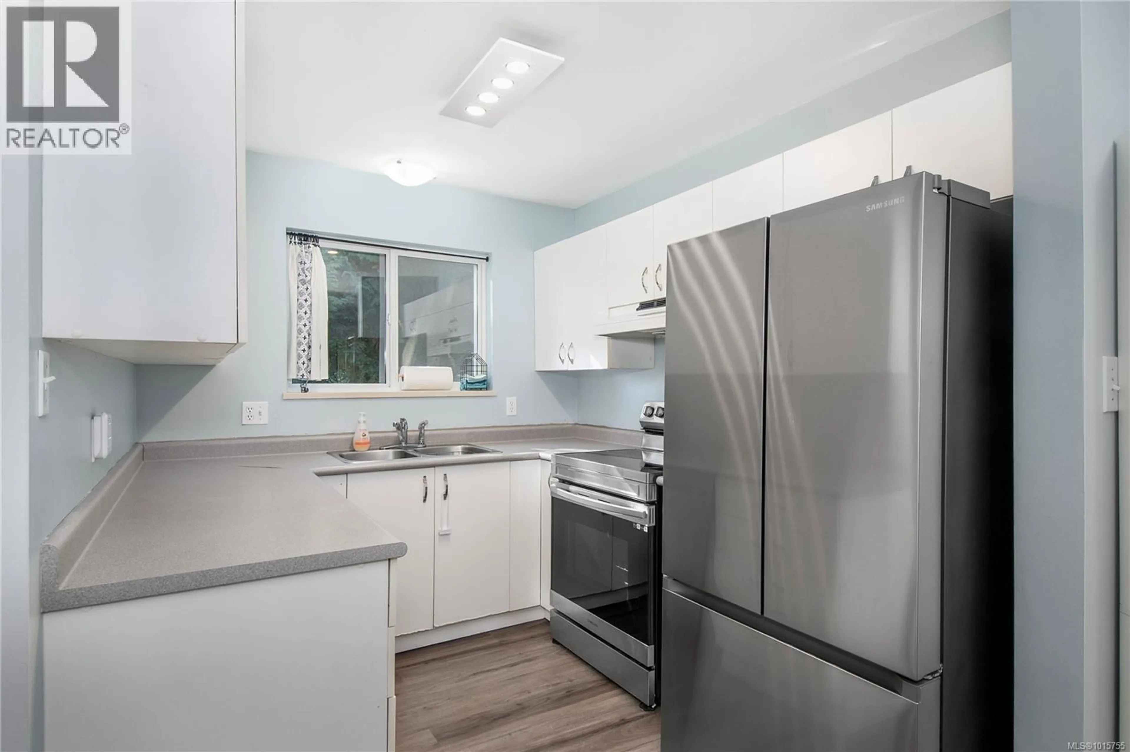 Standard kitchen, unknown for 24 - 555 ROCKLAND ROAD, Campbell River British Columbia V9W8B1