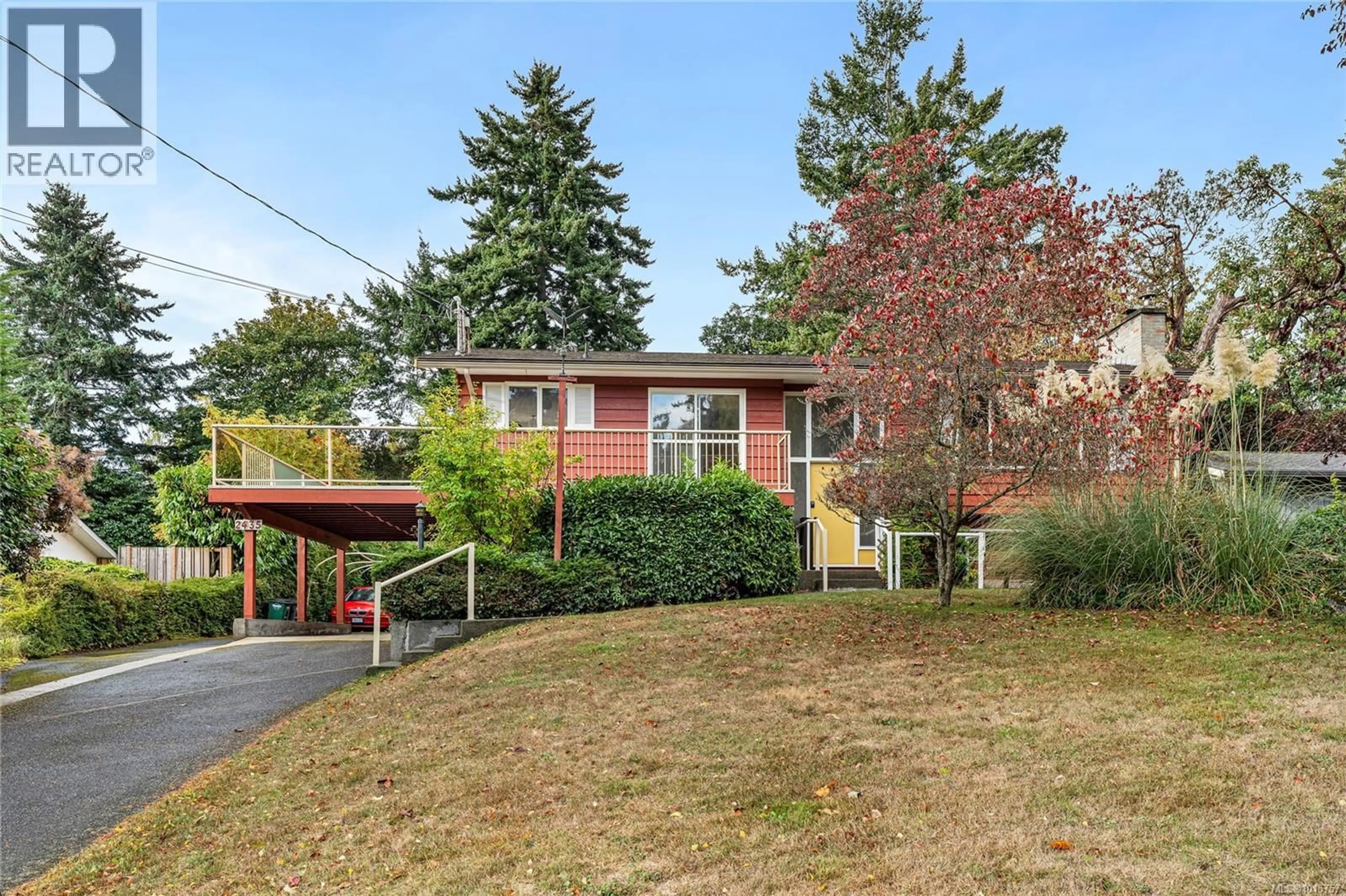 A pic from outside/outdoor area/front of a property/back of a property/a pic from drone, street for 2435 SUTTON ROAD, Saanich British Columbia V8N1J1