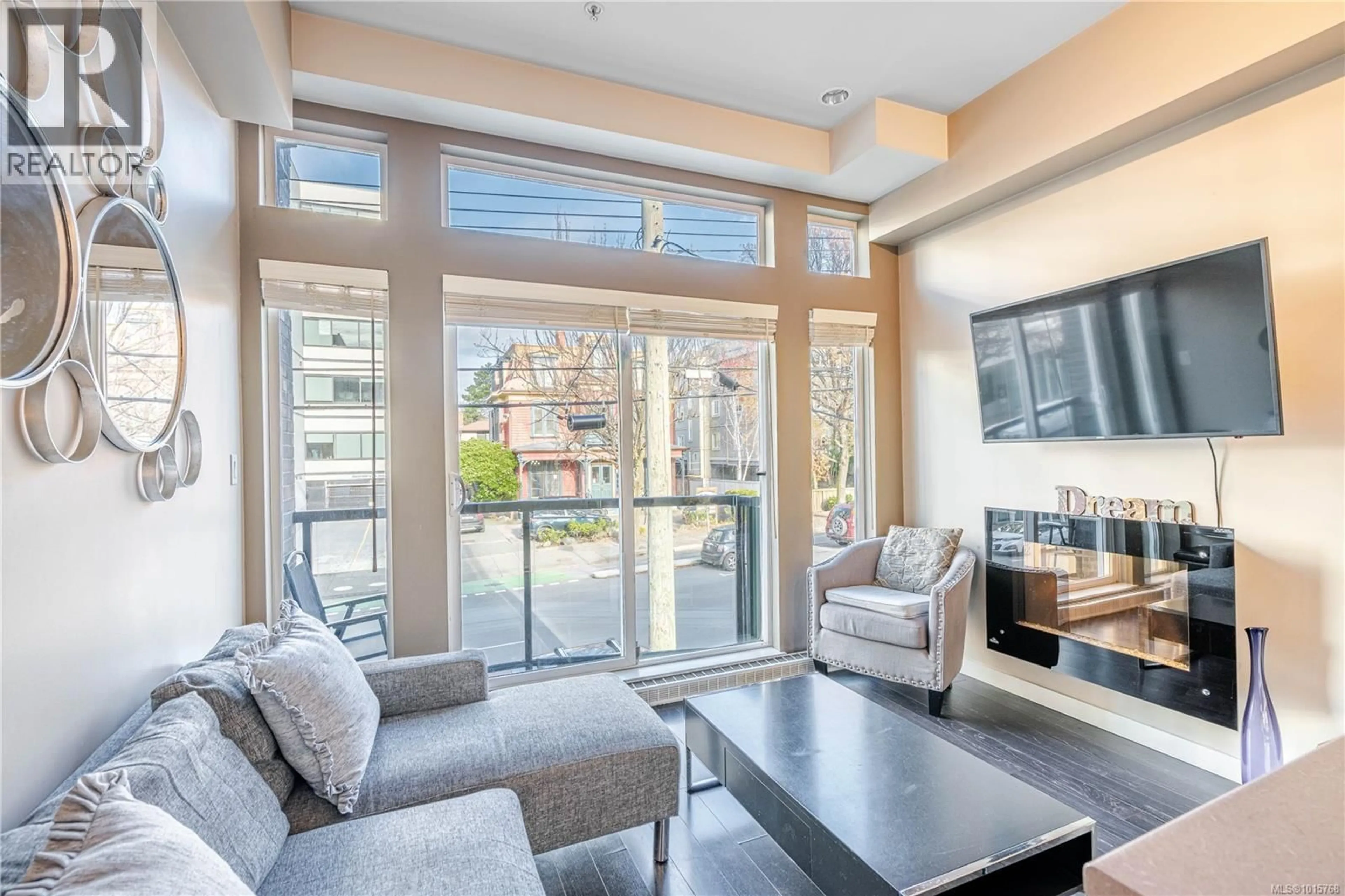 Living room with furniture, unknown for 203 - 1121 FORT STREET, Victoria British Columbia V8V3K9