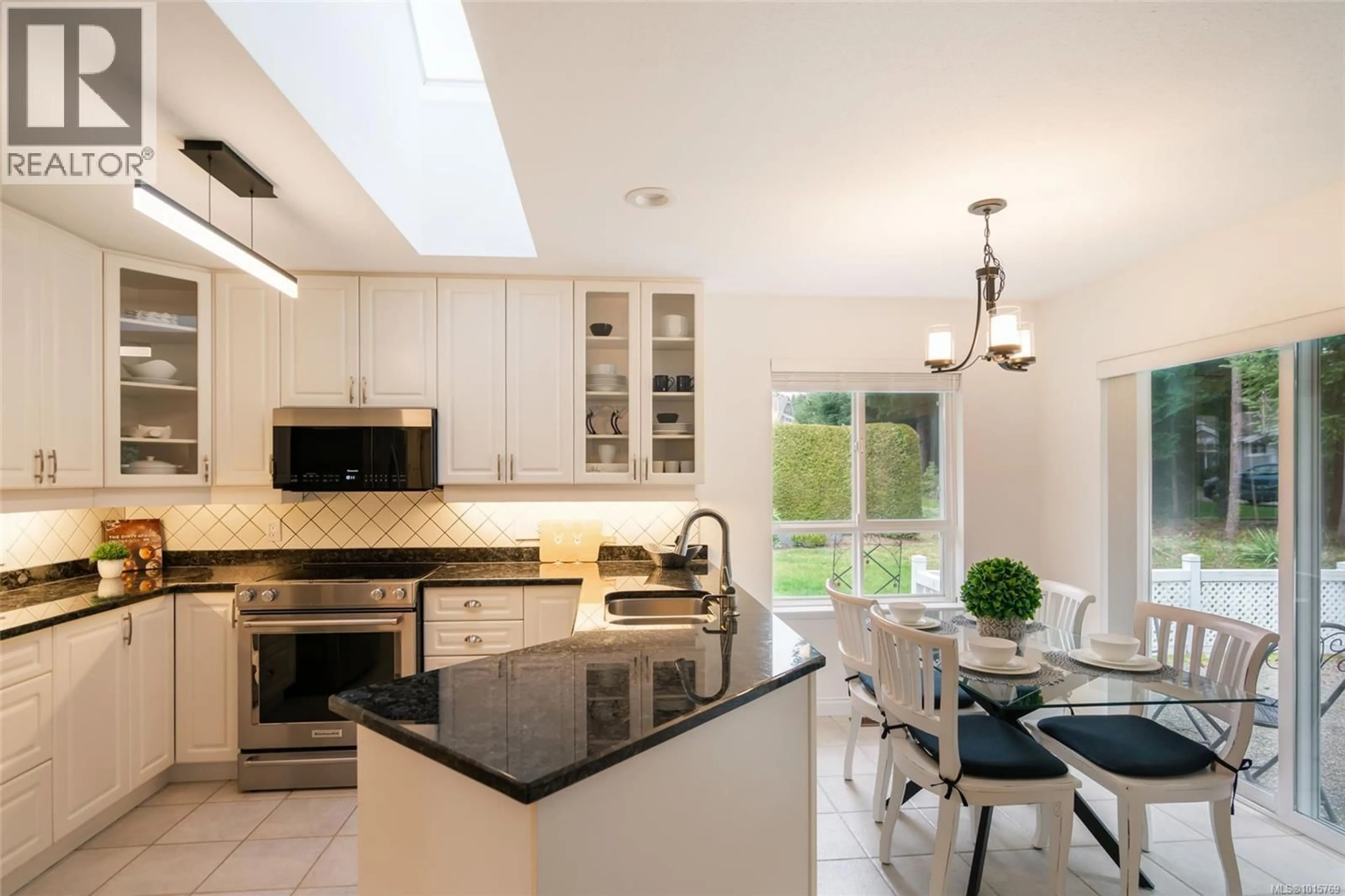 Contemporary kitchen, ceramic/tile floor for 1255 GABRIOLA DRIVE, Parksville British Columbia V9P2T5