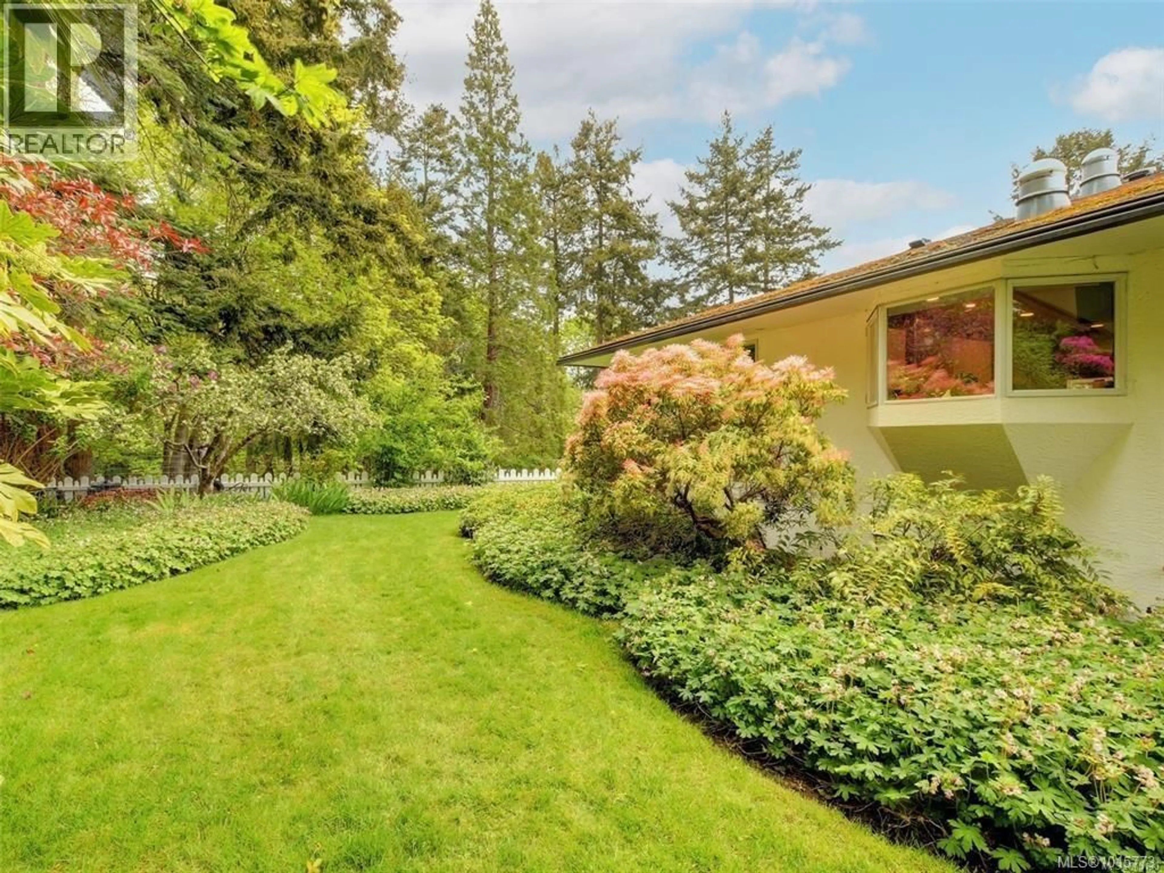 Patio, forest/trees view for 2559 BERMUDA PLACE, Saanich British Columbia V8P3G2