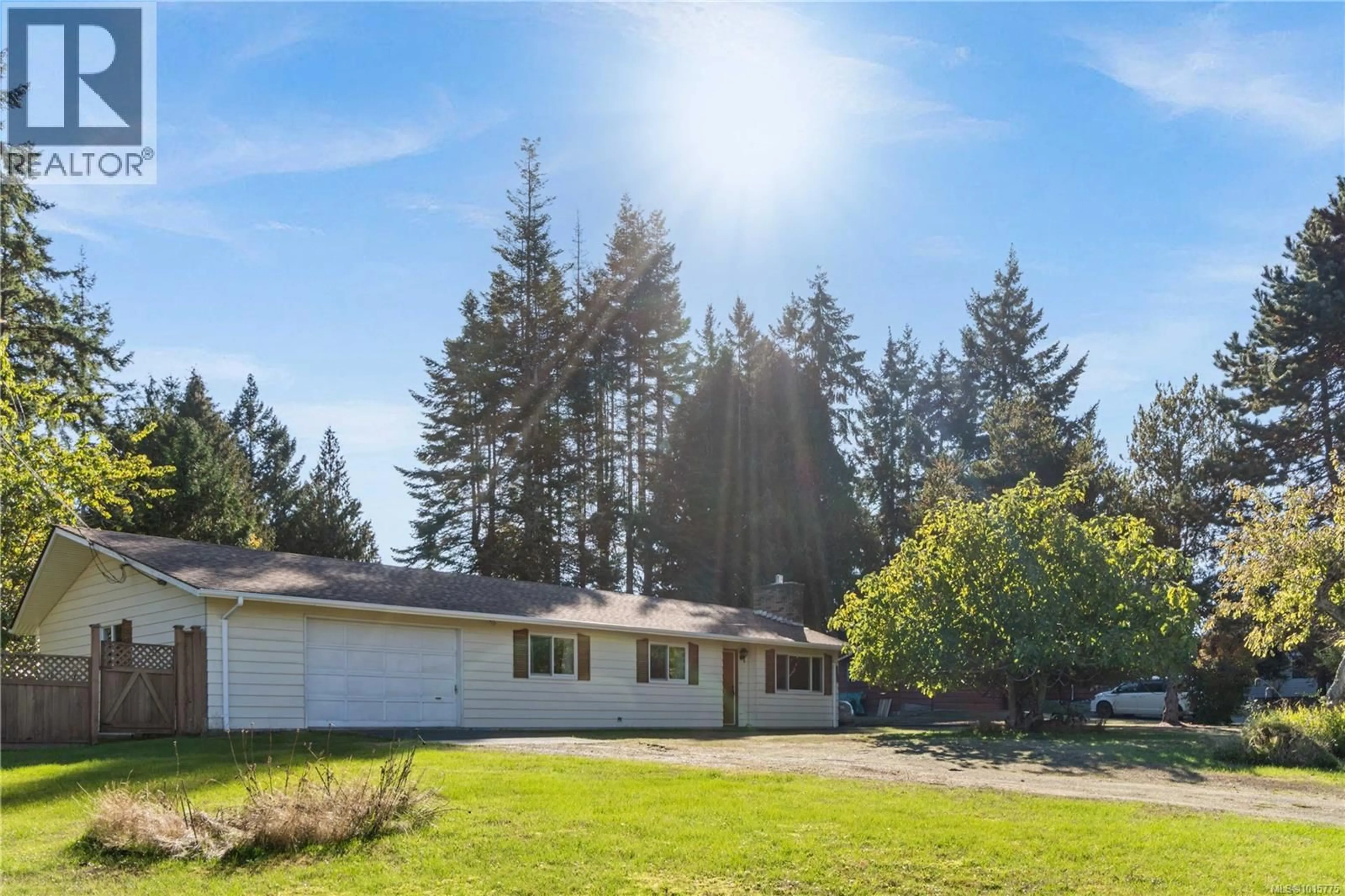 A pic from outside/outdoor area/front of a property/back of a property/a pic from drone, unknown for 1402 SUNRISE DRIVE, Parksville British Columbia V9B1X5