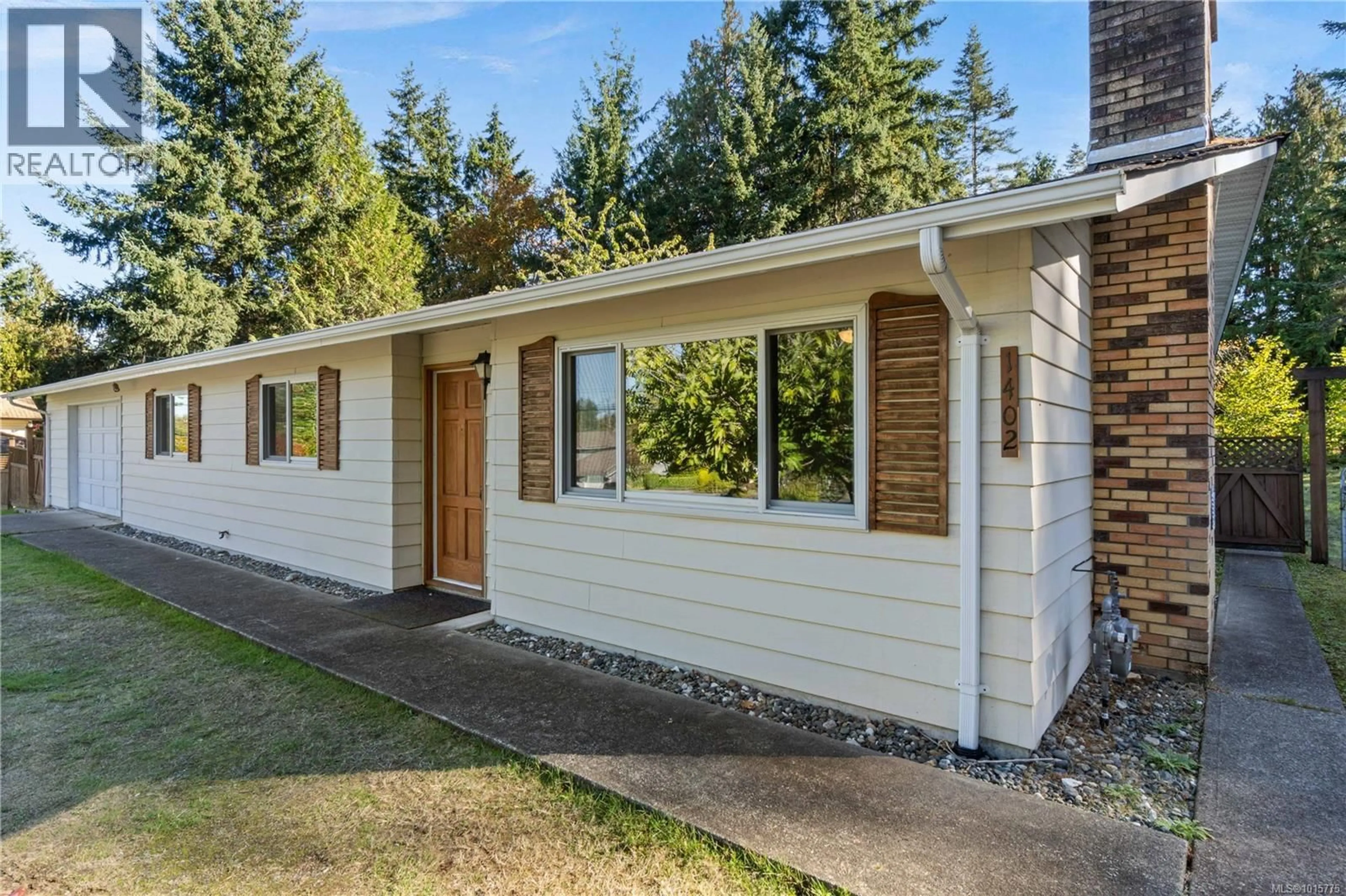 Home with vinyl exterior material, street for 1402 SUNRISE DRIVE, Parksville British Columbia V9B1X5