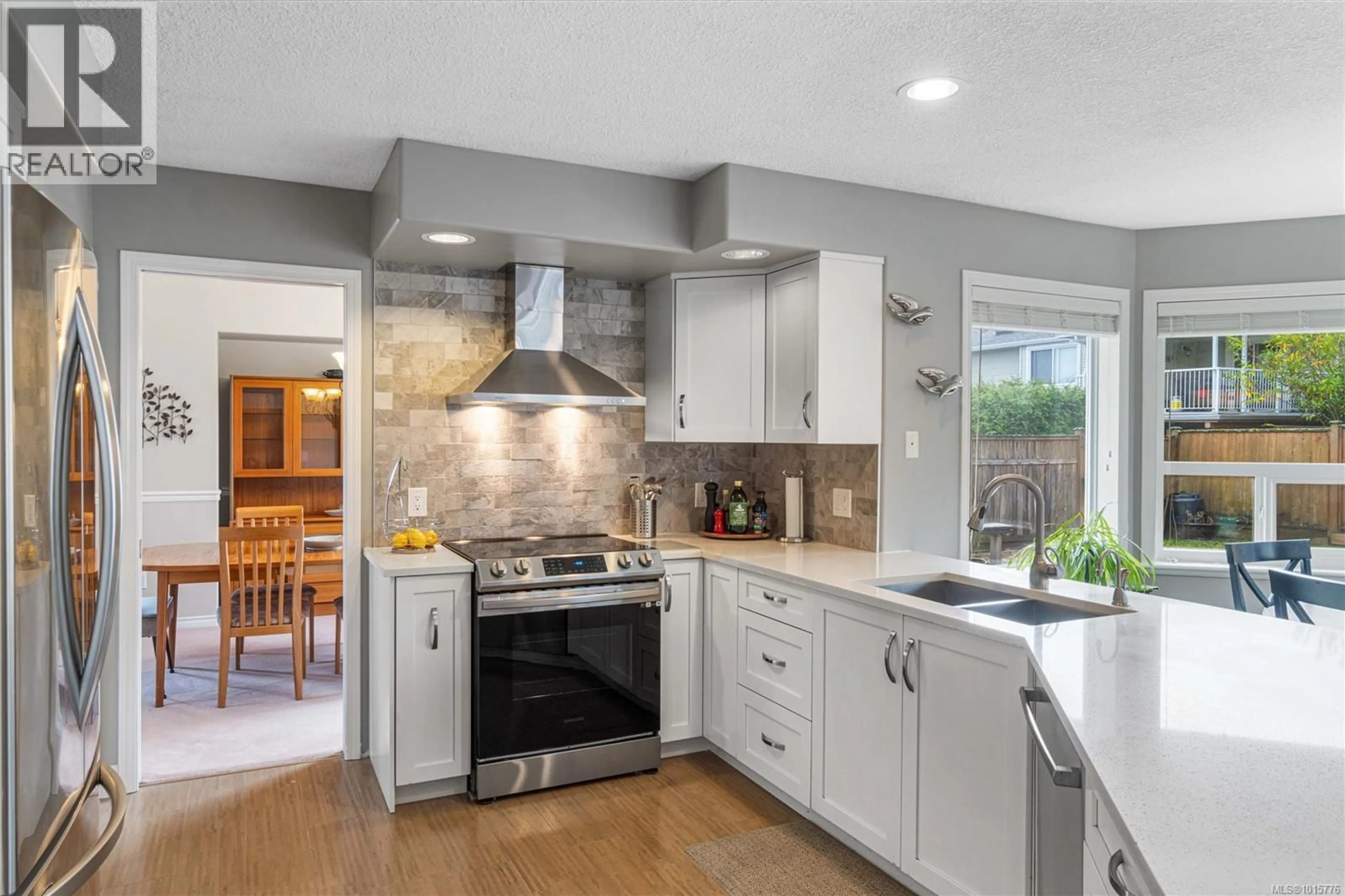 Open concept kitchen, ceramic/tile floor for 6123 JANELLE PLACE, Nanaimo British Columbia V9V1M7