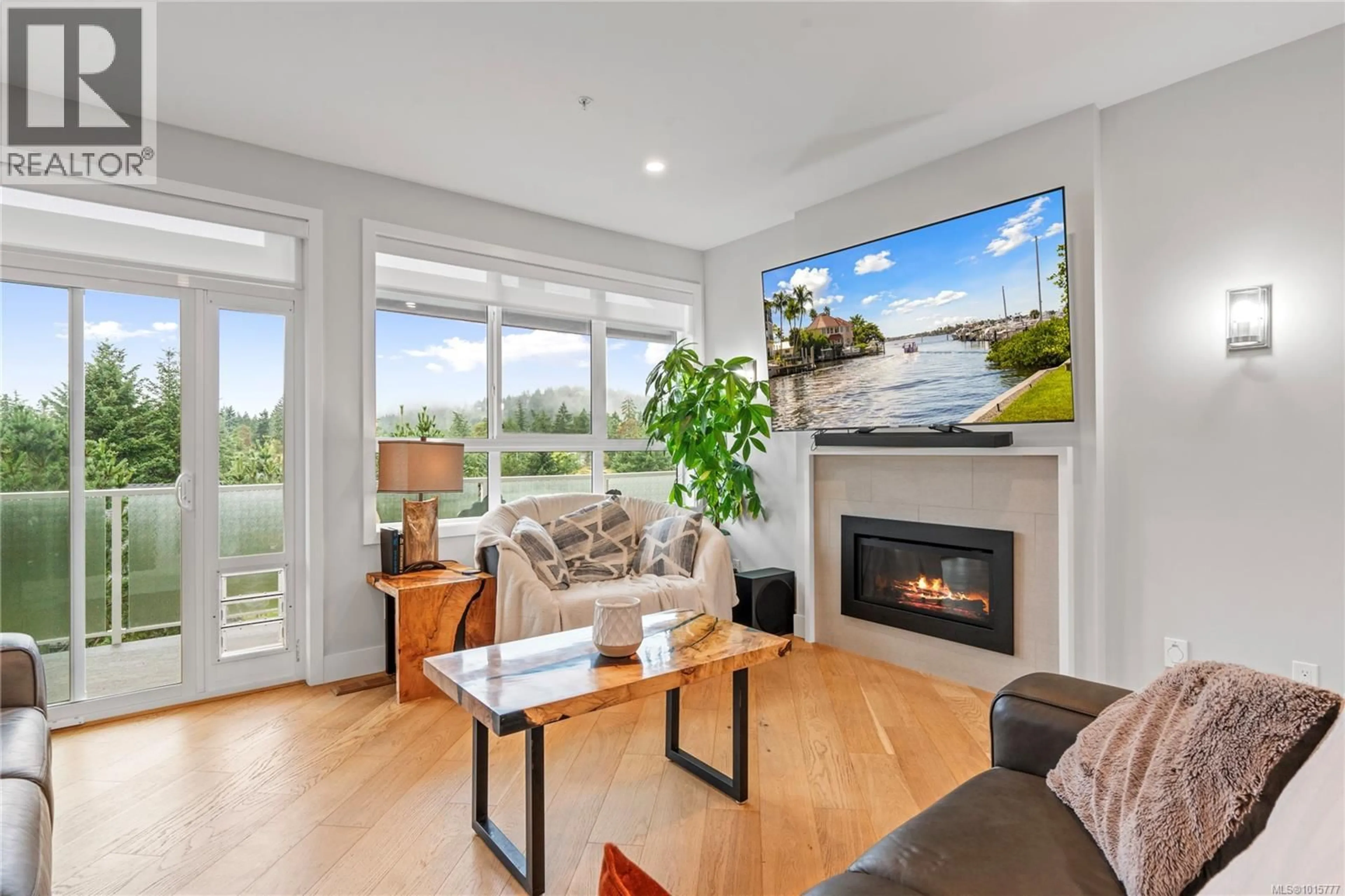 Living room with furniture, wood/laminate floor for 3316 FIREWEED WAY, Nanaimo British Columbia V9T6J1