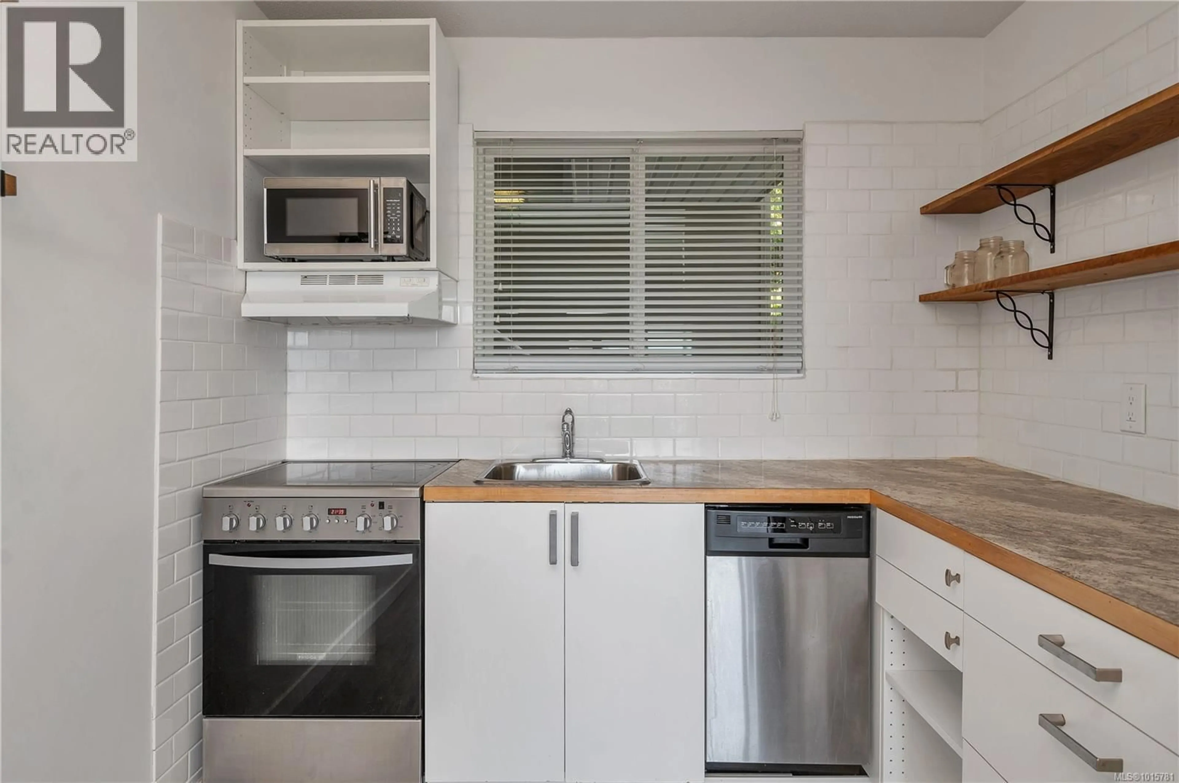 Standard kitchen, unknown for 26 - 940 ISLAND HIGHWAY SOUTH, Campbell River British Columbia V9W1B1