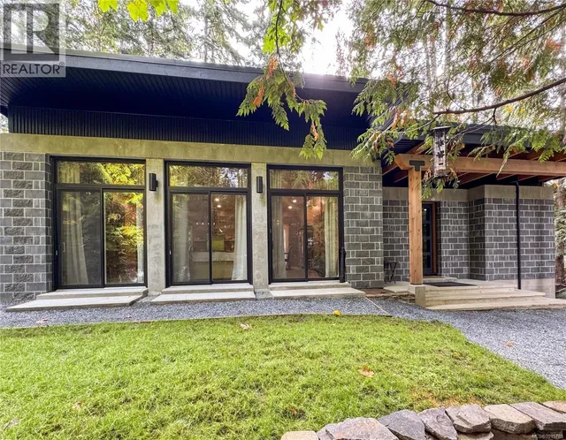 362 SPRUCE AVENUE, Gabriola Island 2