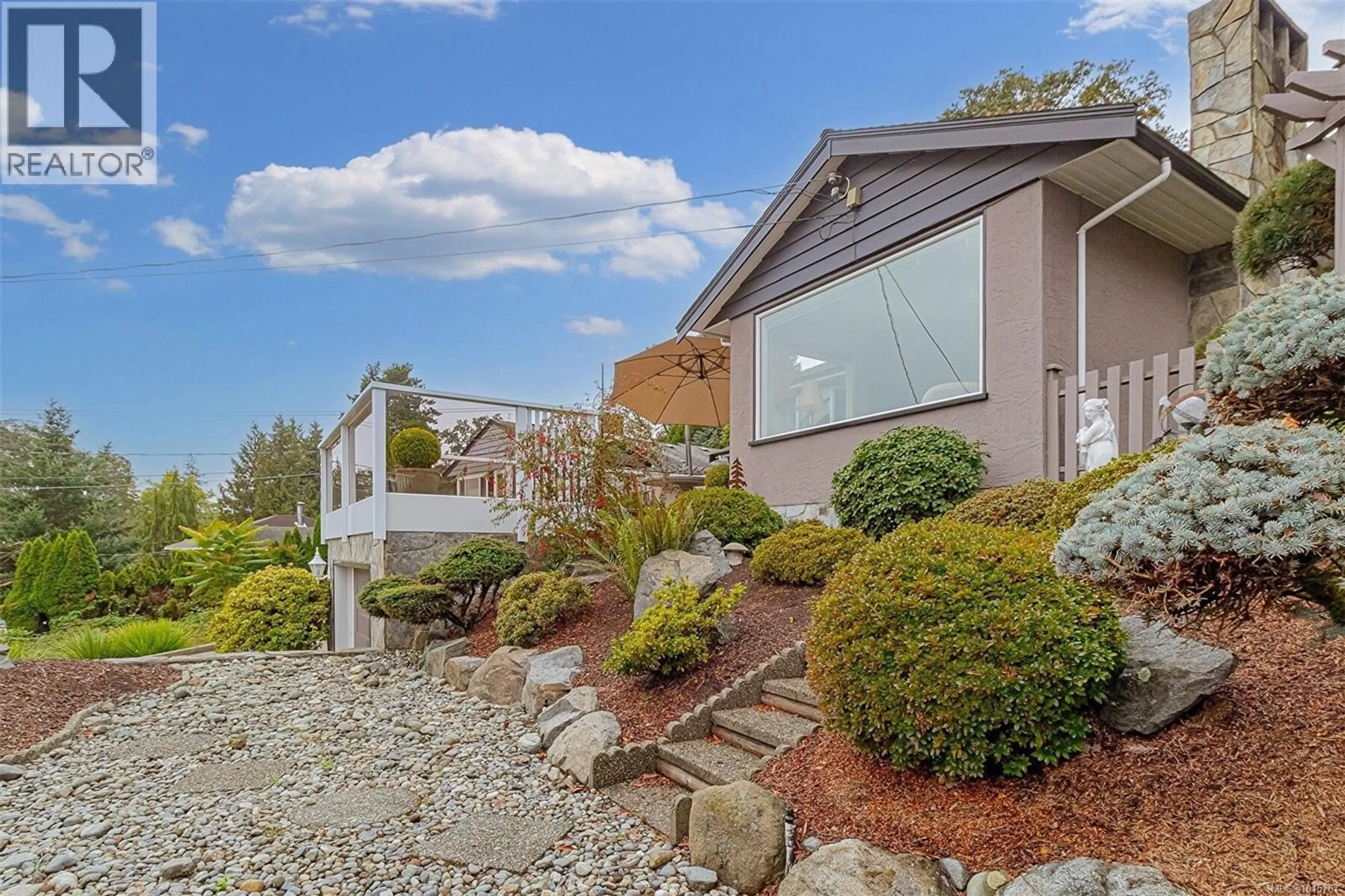 Home with vinyl exterior material, water/lake/river/ocean view for 3572 CEDAR HILL ROAD, Saanich British Columbia V8P3Z1