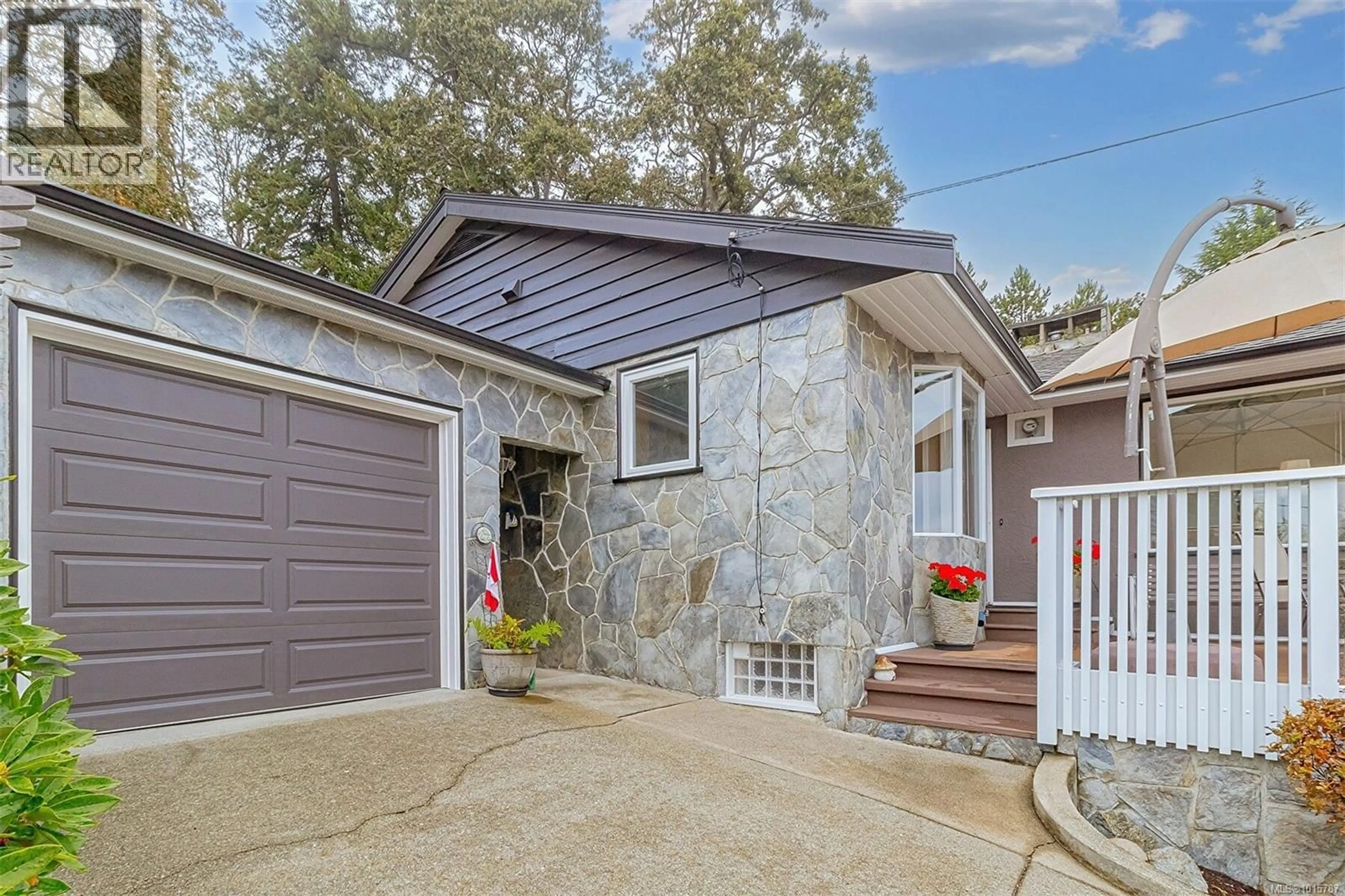 Home with vinyl exterior material, street for 3572 CEDAR HILL ROAD, Saanich British Columbia V8P3Z1