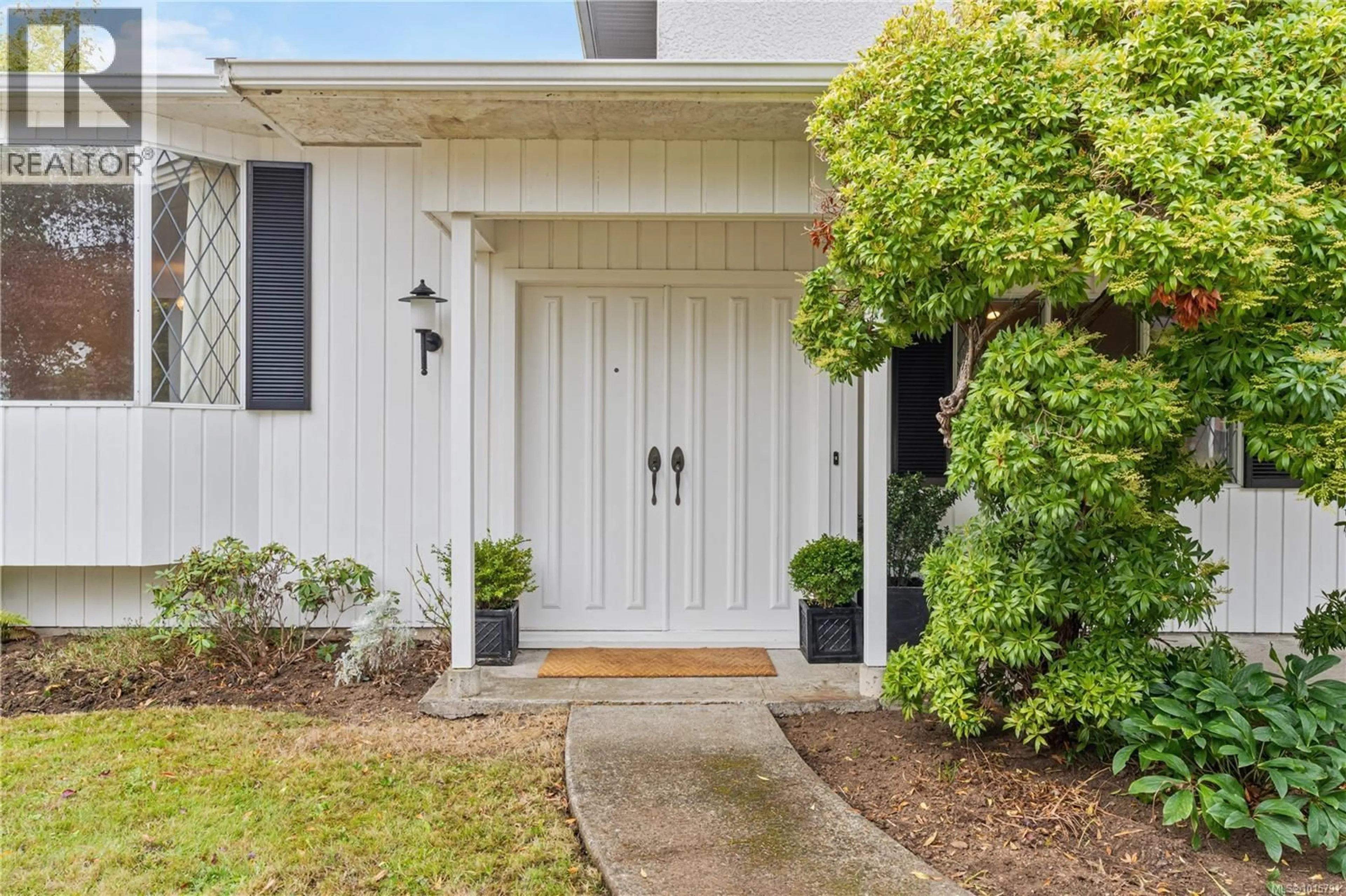 Unknown for 1853 SAN LORENZO AVENUE, Saanich British Columbia V8N2E8