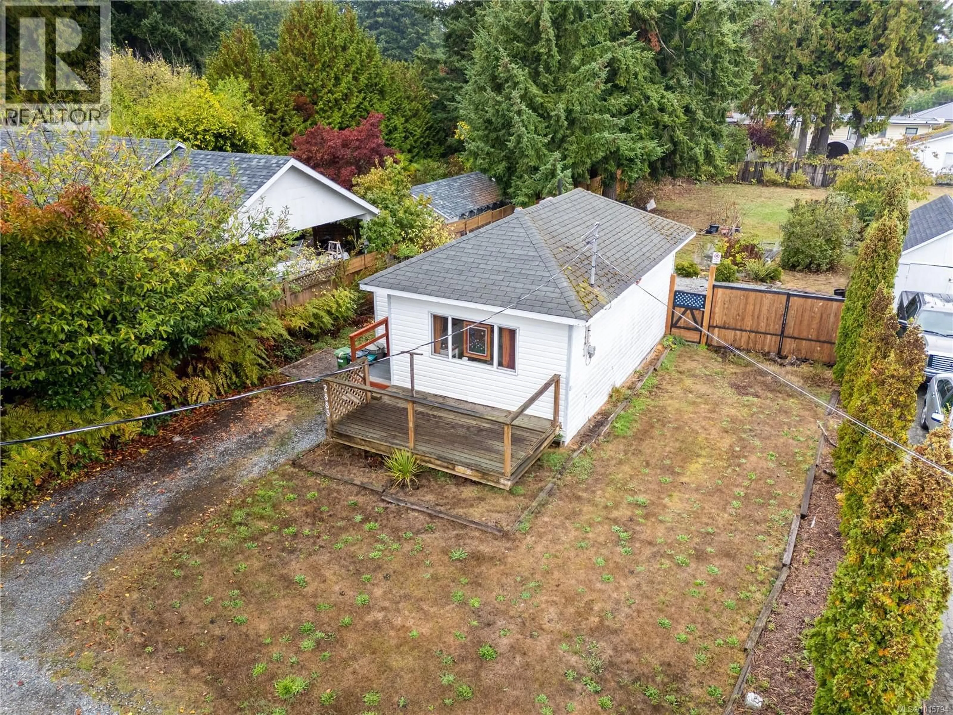 A pic from outside/outdoor area/front of a property/back of a property/a pic from drone, street for 2883 ROSE STREET, Chemainus British Columbia V0R1K0