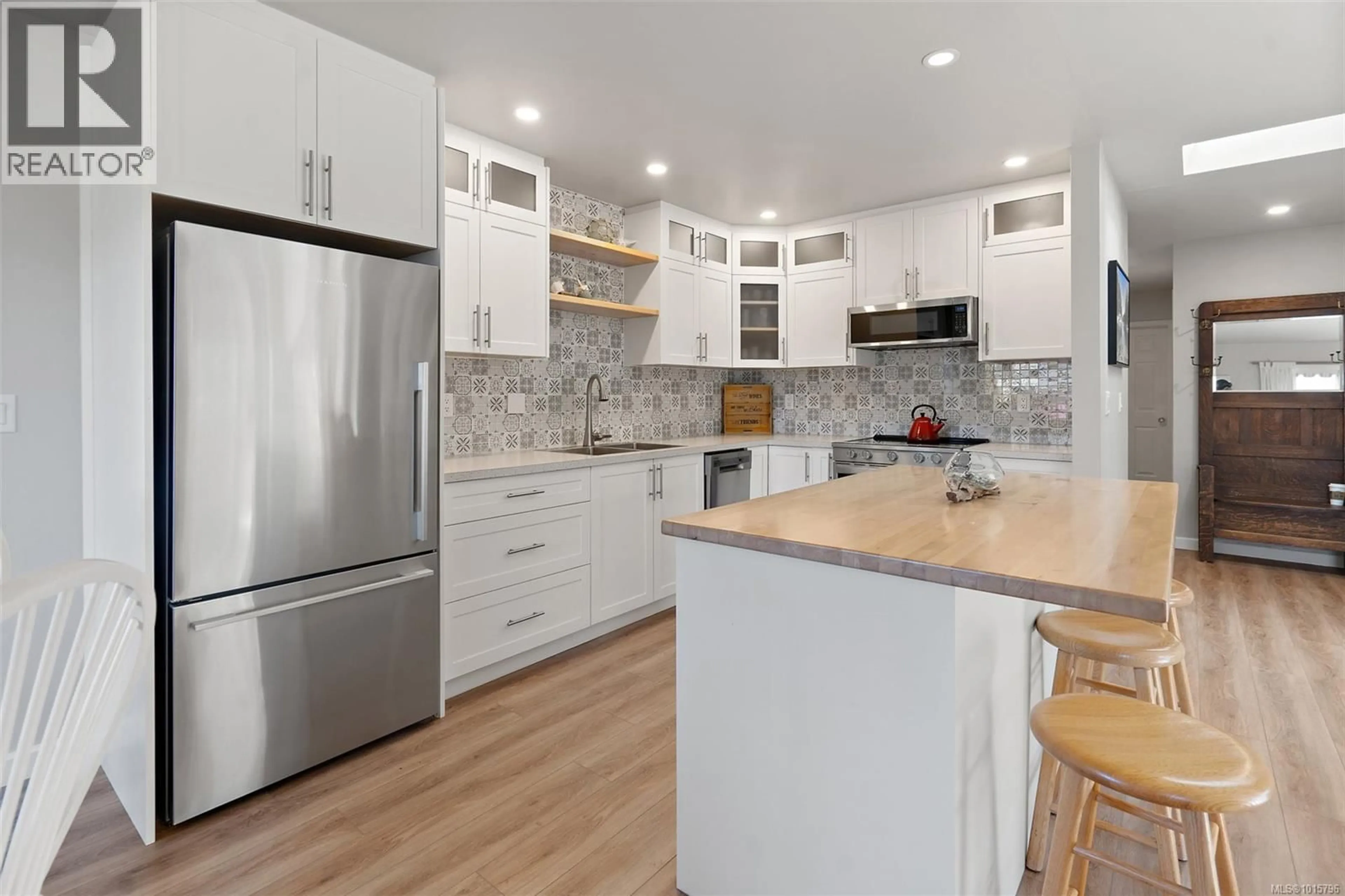Open concept kitchen, unknown for 6 - 10008 THIRD STREET, Sidney British Columbia V8L3B3