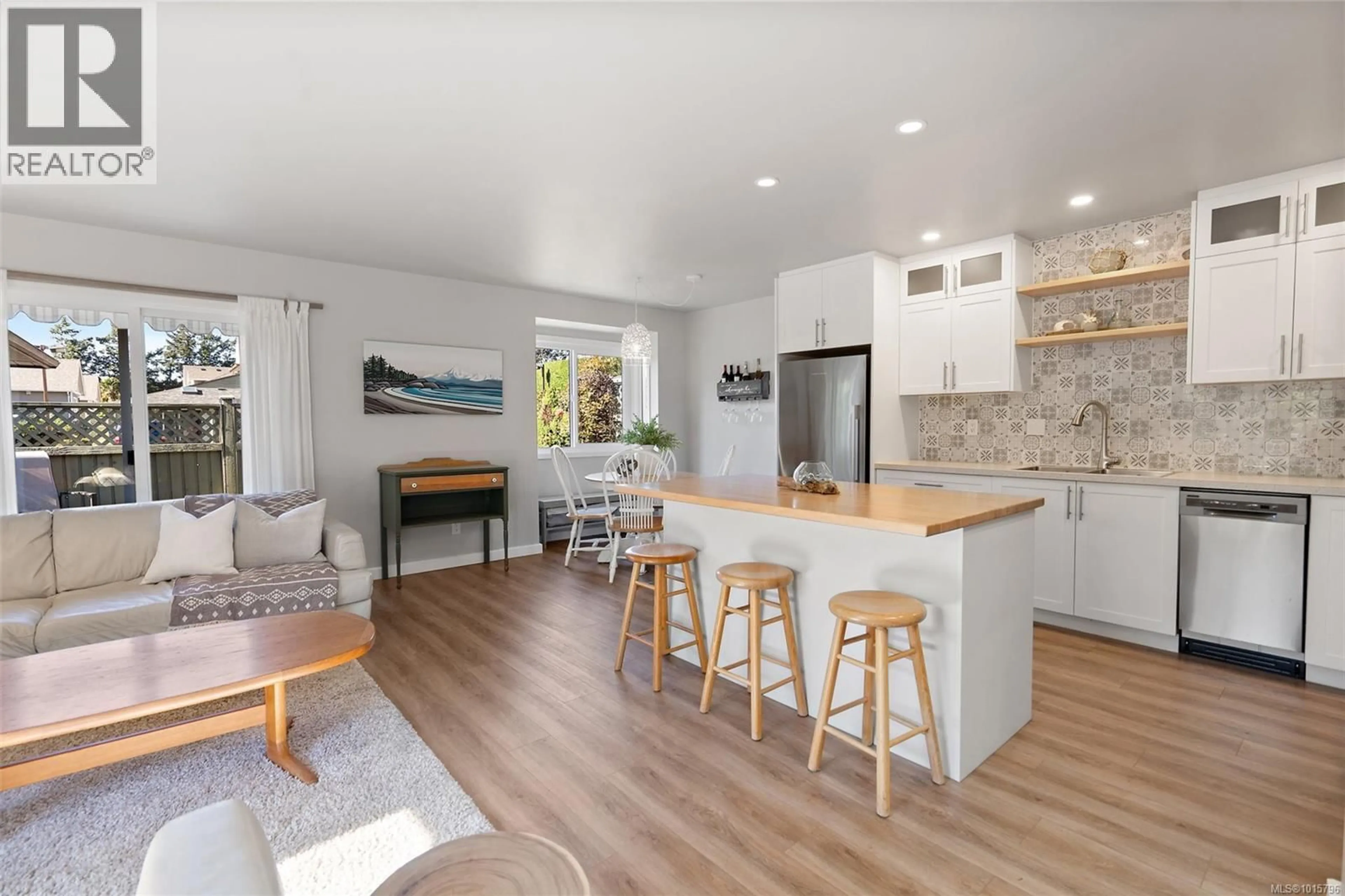 Open concept kitchen, unknown for 6 - 10008 THIRD STREET, Sidney British Columbia V8L3B3