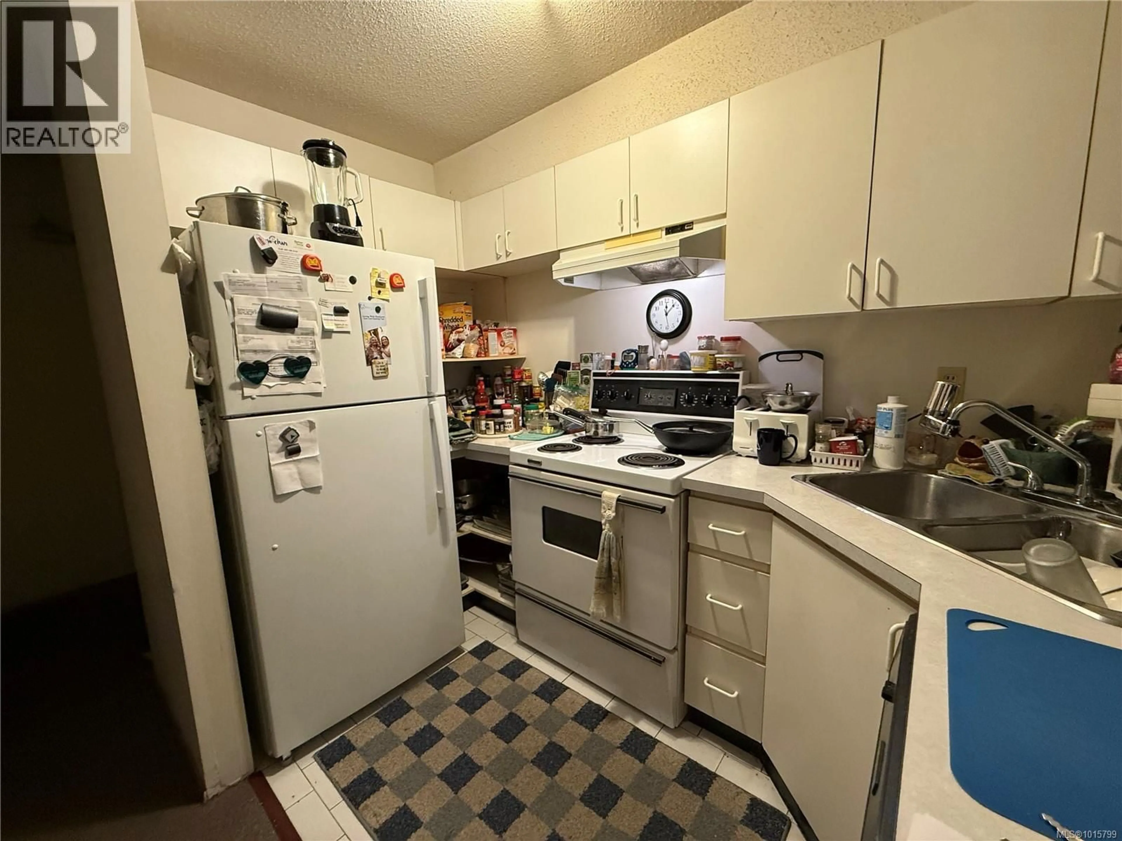 Standard kitchen, unknown for 110 - 3215 COWICHAN LAKE ROAD, Duncan British Columbia V9L5G5