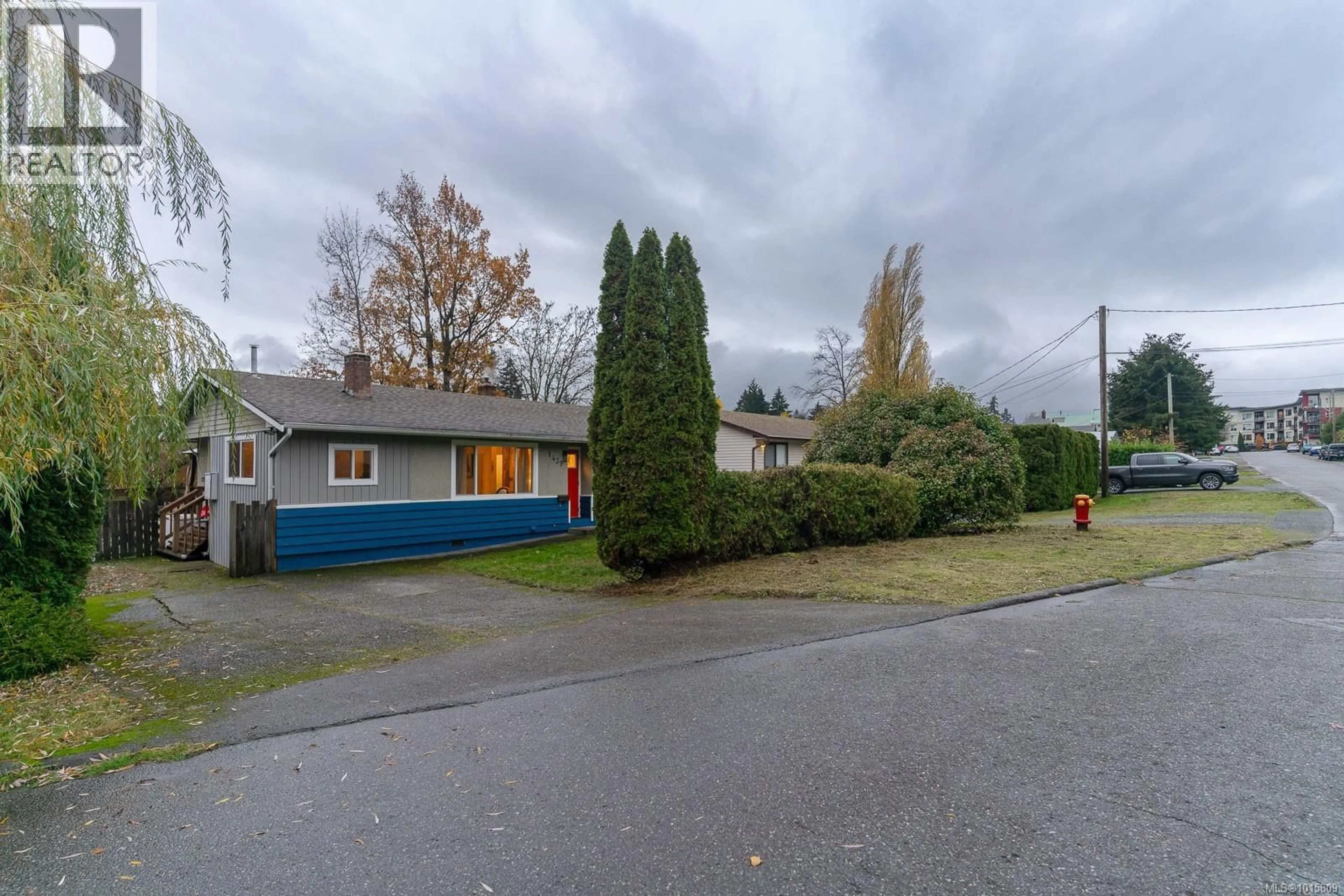 A pic from outside/outdoor area/front of a property/back of a property/a pic from drone, street for 1439 WHITE STREET, Nanaimo British Columbia V9S1J1