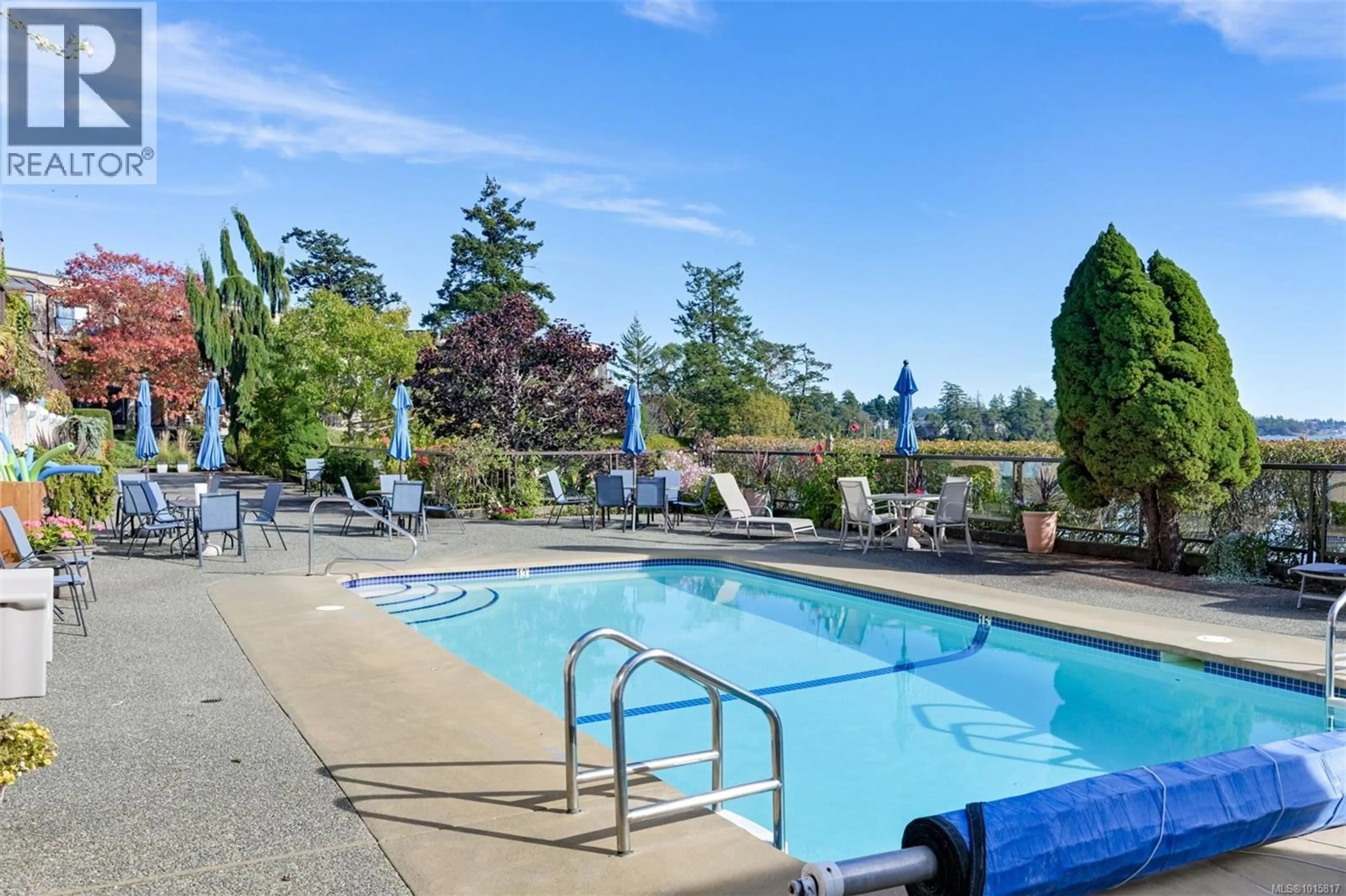 Pool for 318 - 485 ISLAND HIGHWAY, View Royal British Columbia V9B5H7