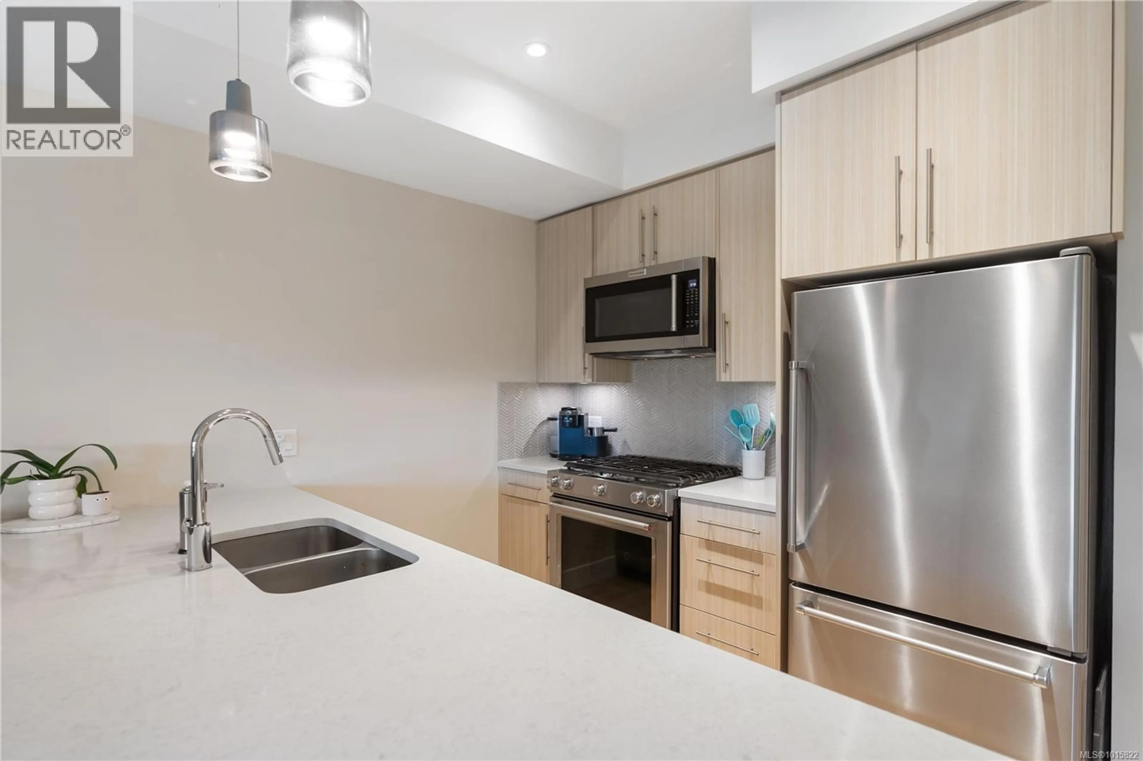 Standard kitchen, unknown for 303 - 2500 HACKETT CRESCENT, Central Saanich British Columbia V8M0C1