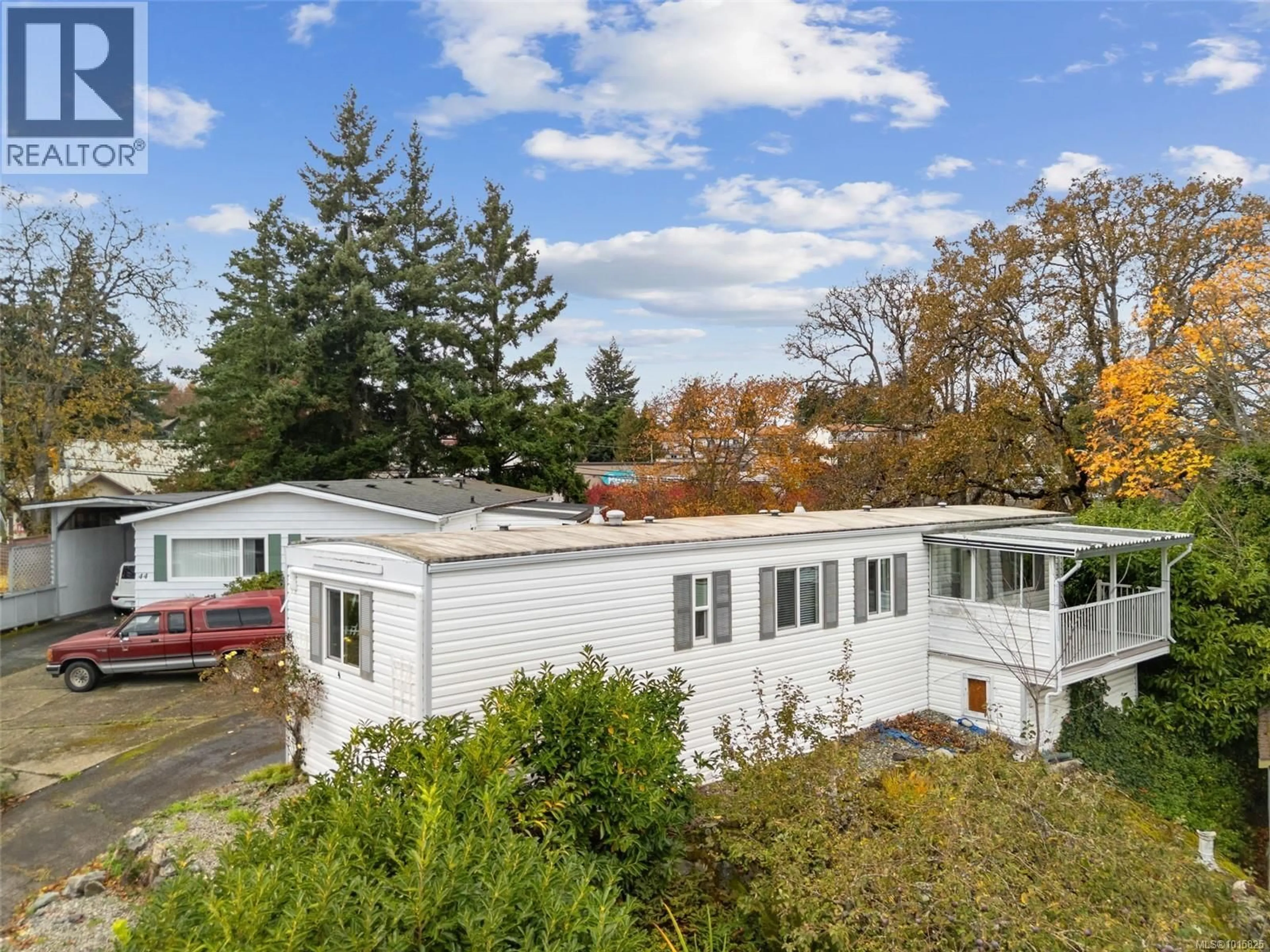 A pic from outside/outdoor area/front of a property/back of a property/a pic from drone, unknown for 43 - 1498 ADMIRALS ROAD, View Royal British Columbia V9A2R1