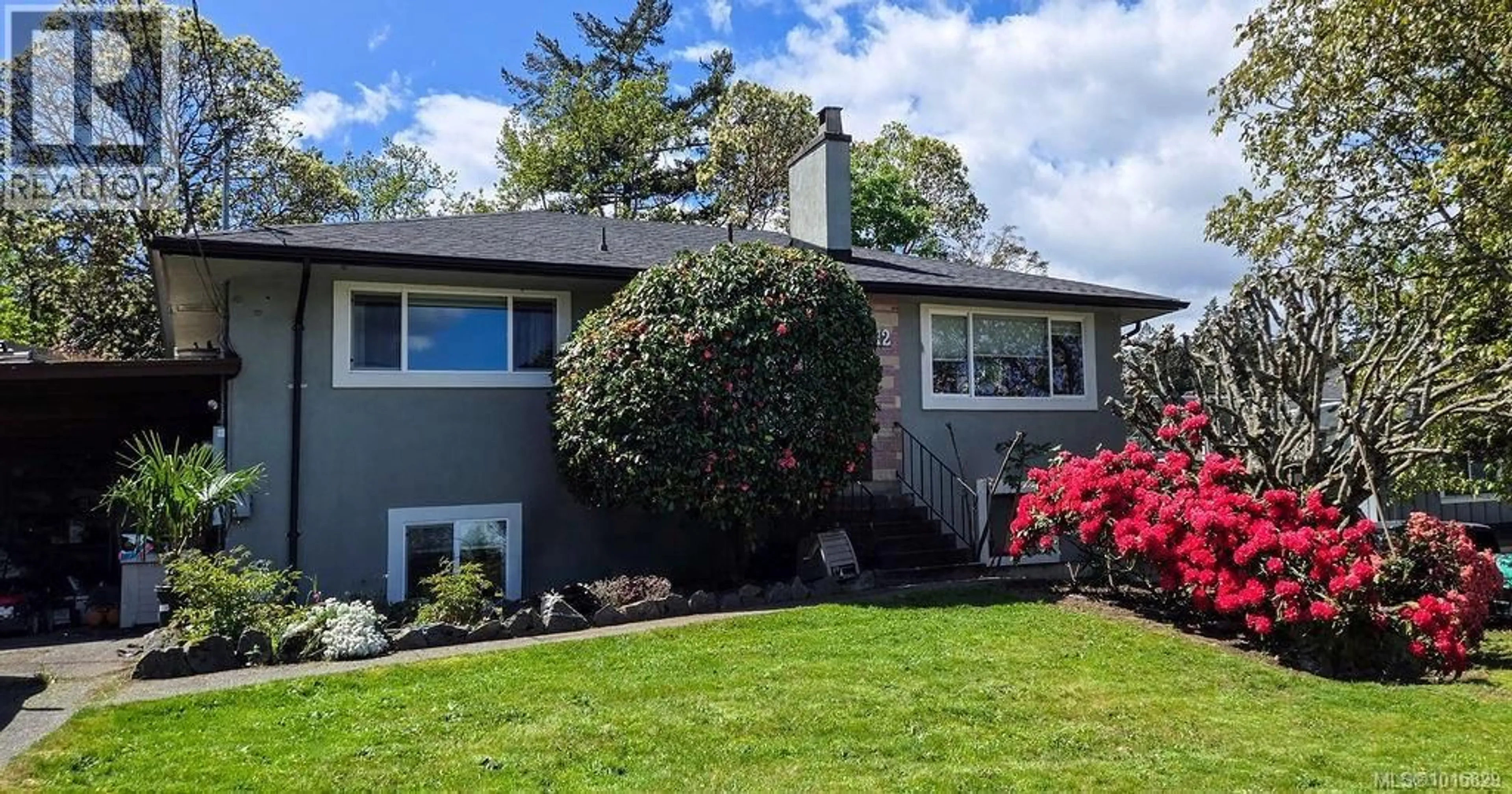 Home with vinyl exterior material, street for 12 JEDBURGH ROAD, View Royal British Columbia V9B1K8