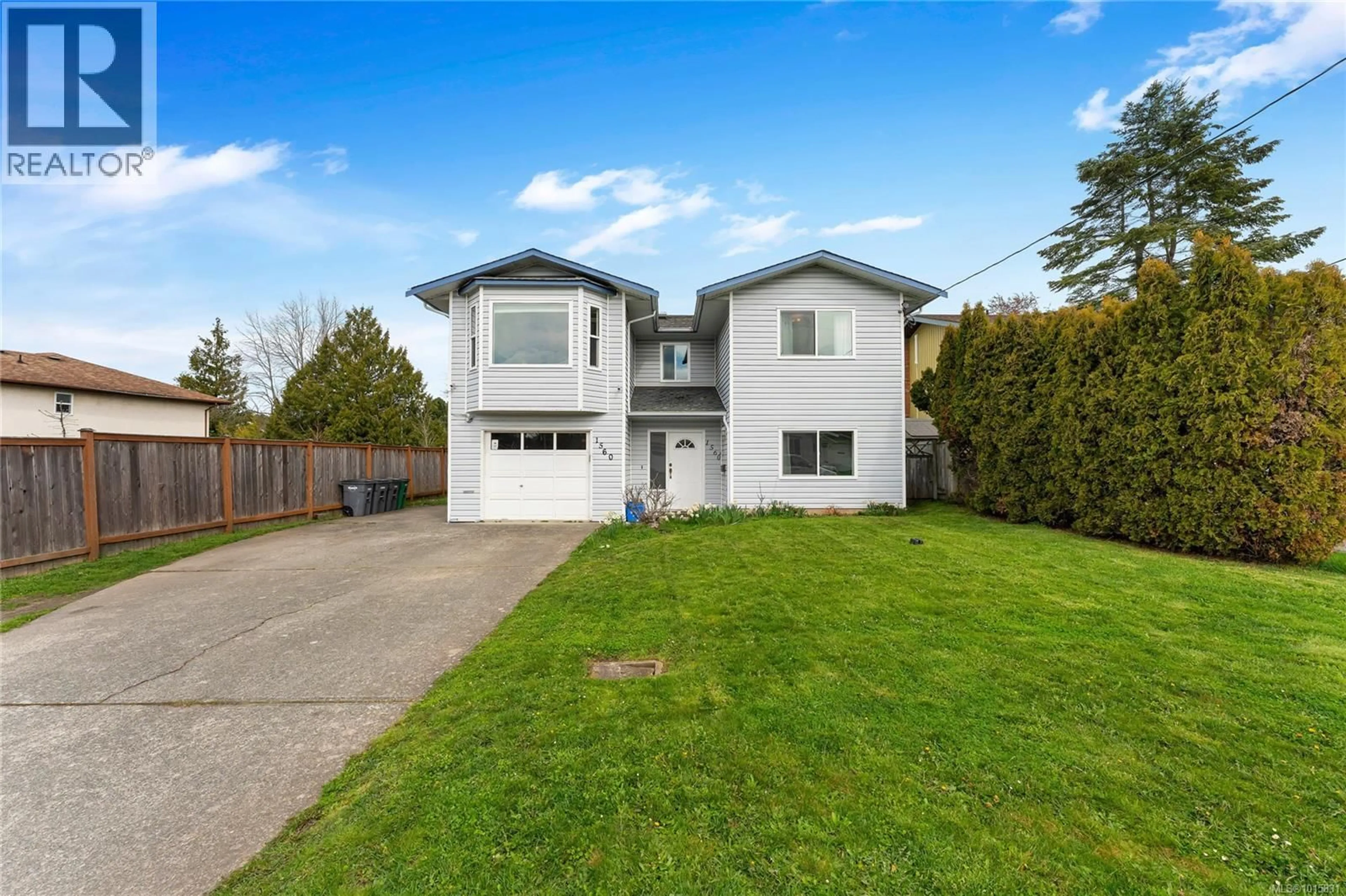 Home with vinyl exterior material, street for 1560 PRAIRIE STREET, Saanich British Columbia V8N2L3