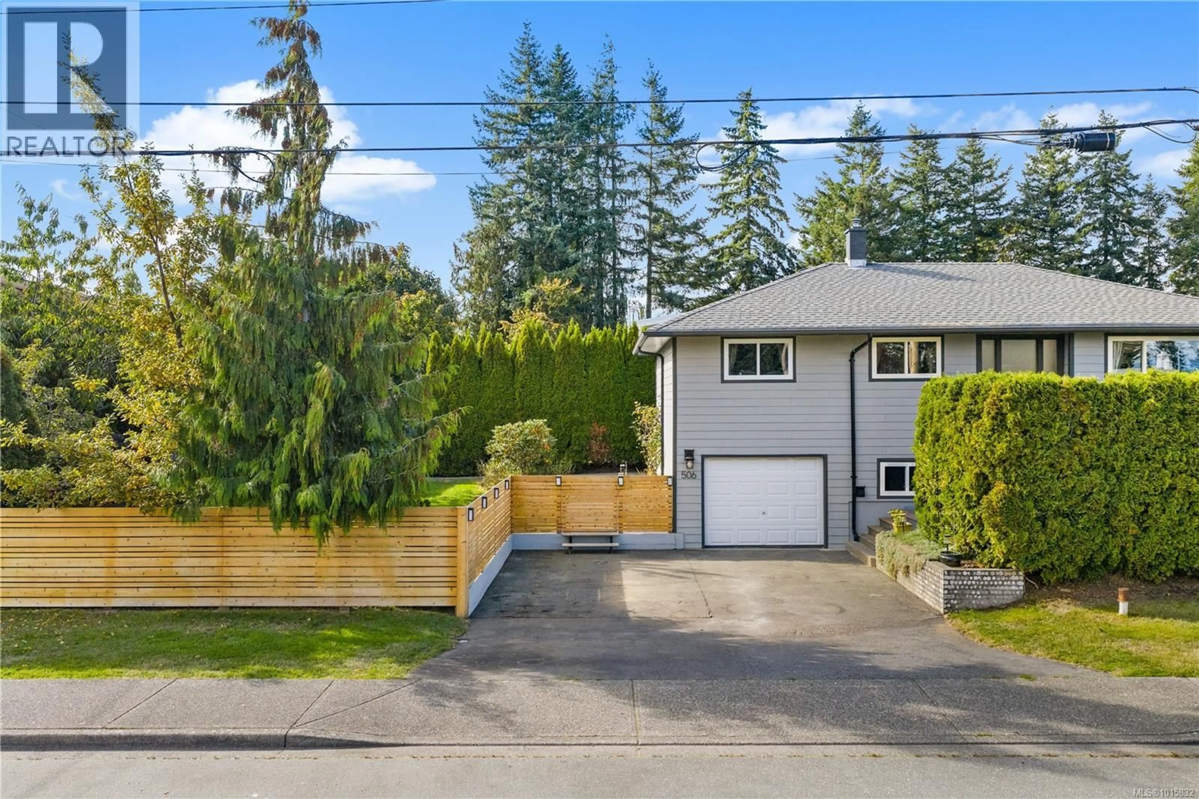 A pic from outside/outdoor area/front of a property/back of a property/a pic from drone, street for 506 CHARLES PLACE, Campbell River British Columbia V9W3Y2
