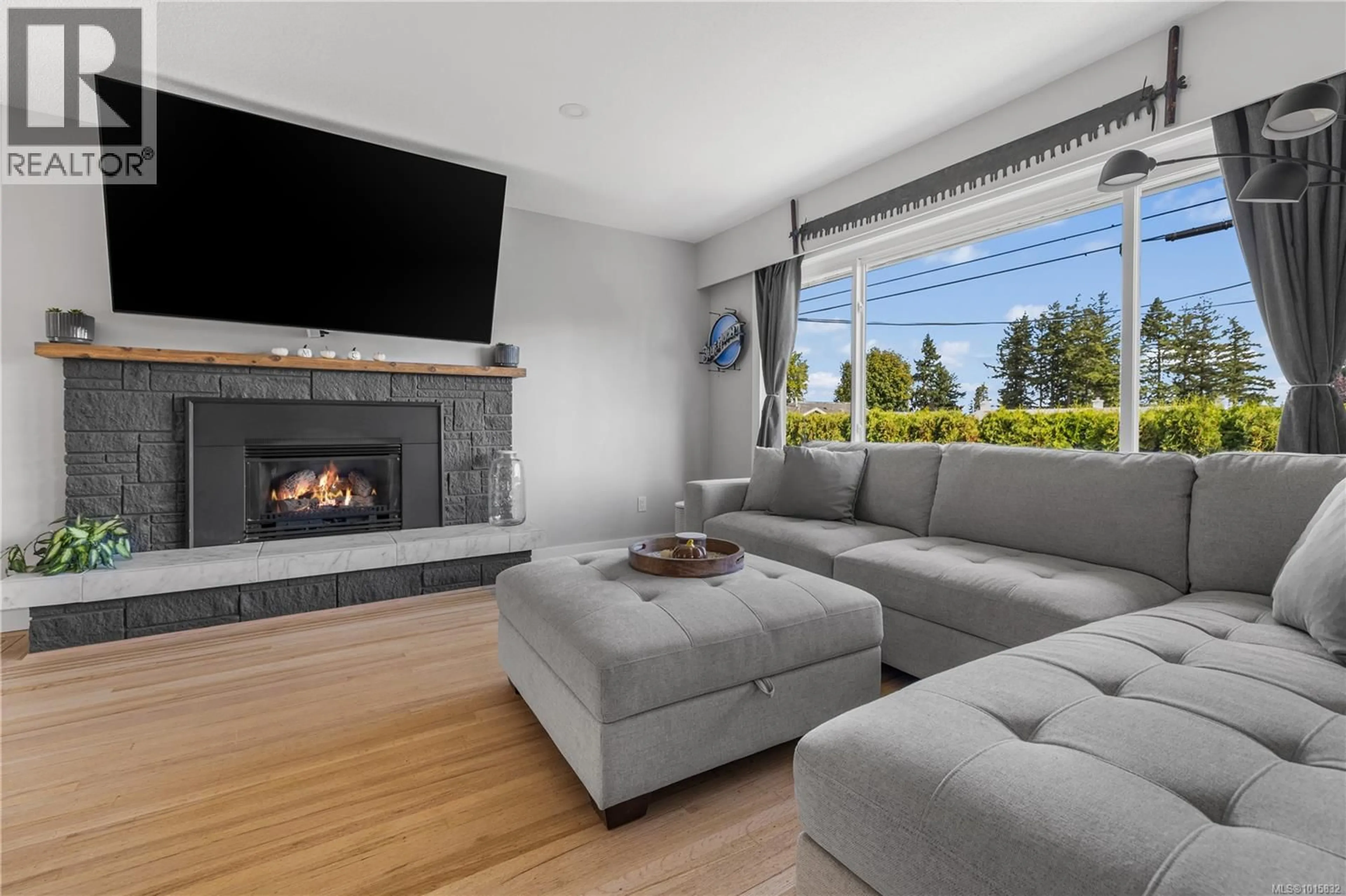 Living room with furniture, unknown for 506 CHARLES PLACE, Campbell River British Columbia V9W3Y2
