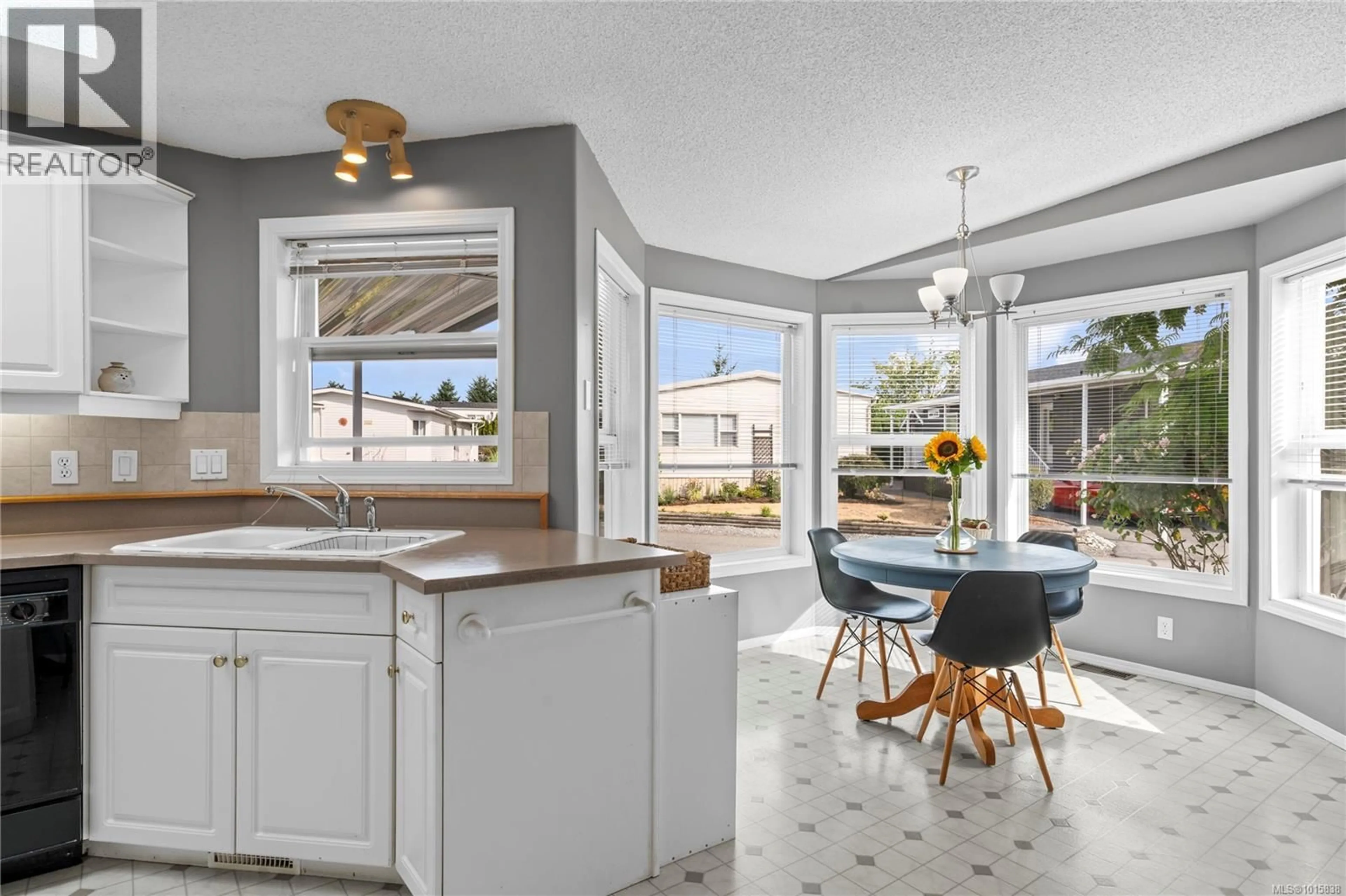Open concept kitchen, ceramic/tile floor for 46 - 6325 METRAL DRIVE, Nanaimo British Columbia V9T6P9