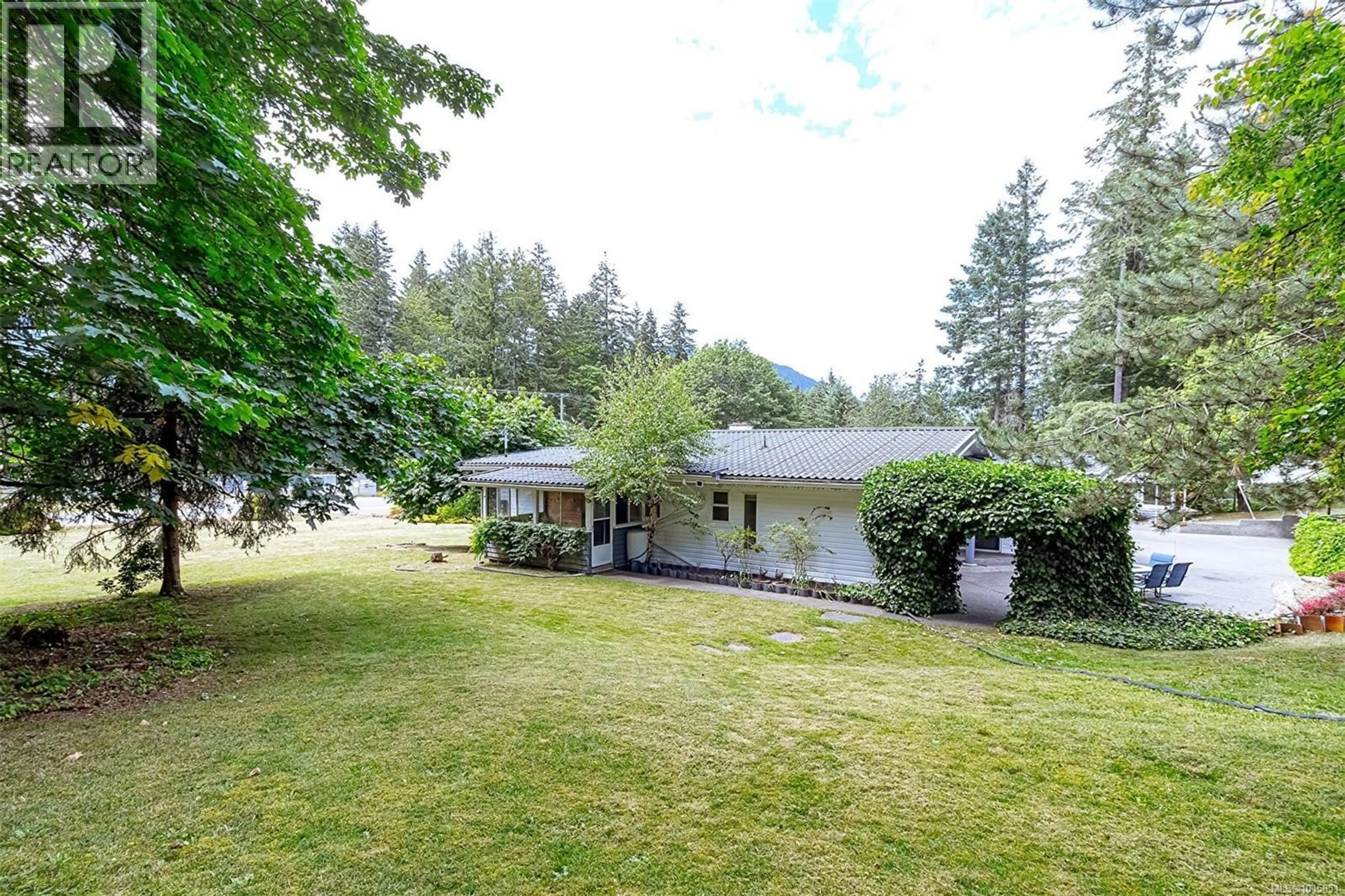 A pic from outside/outdoor area/front of a property/back of a property/a pic from drone, mountain view for BELL MCKINNON ROAD, Duncan British Columbia V9L6B5
