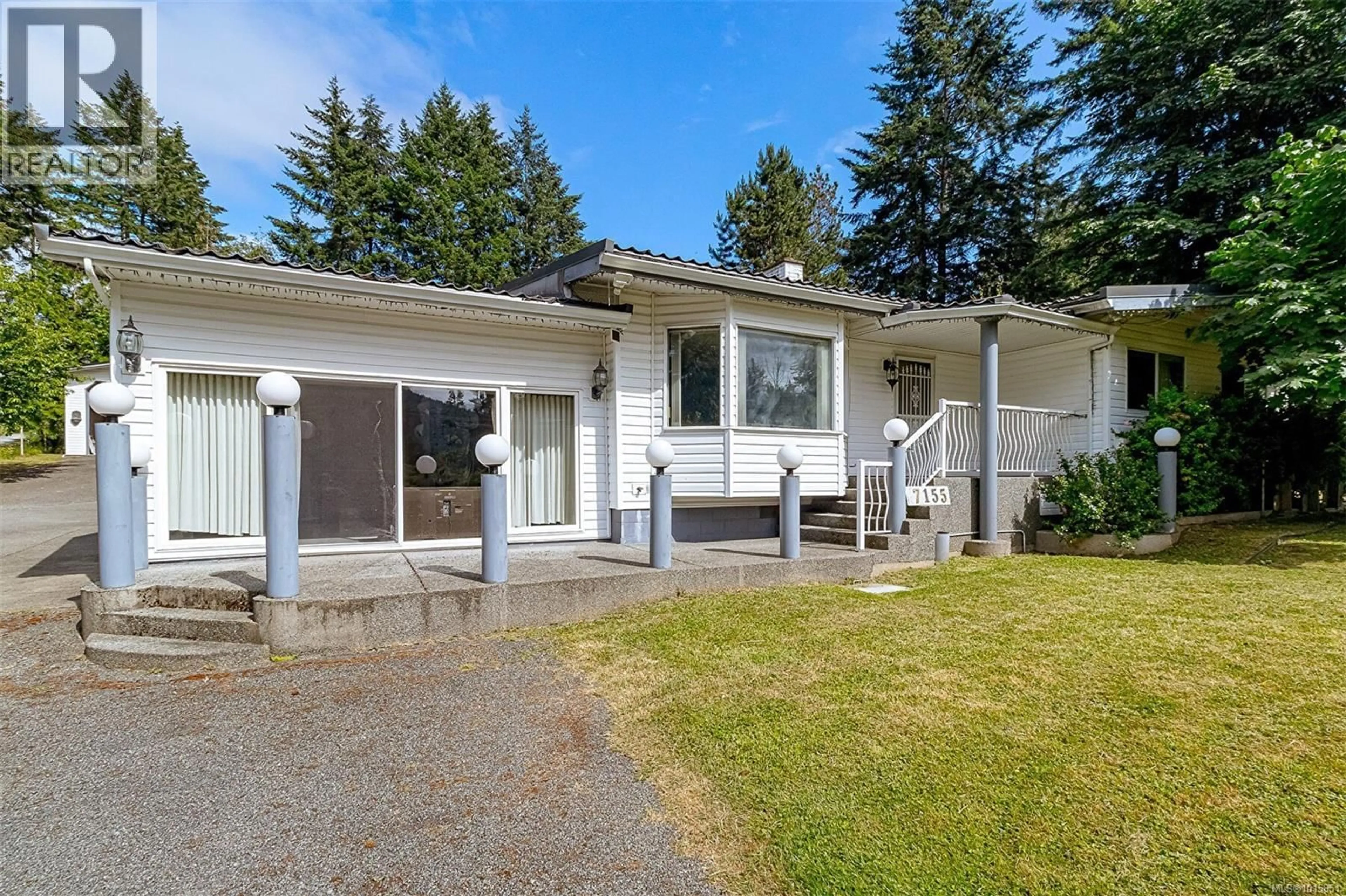 Home with vinyl exterior material, street for BELL MCKINNON ROAD, Duncan British Columbia V9L6B5