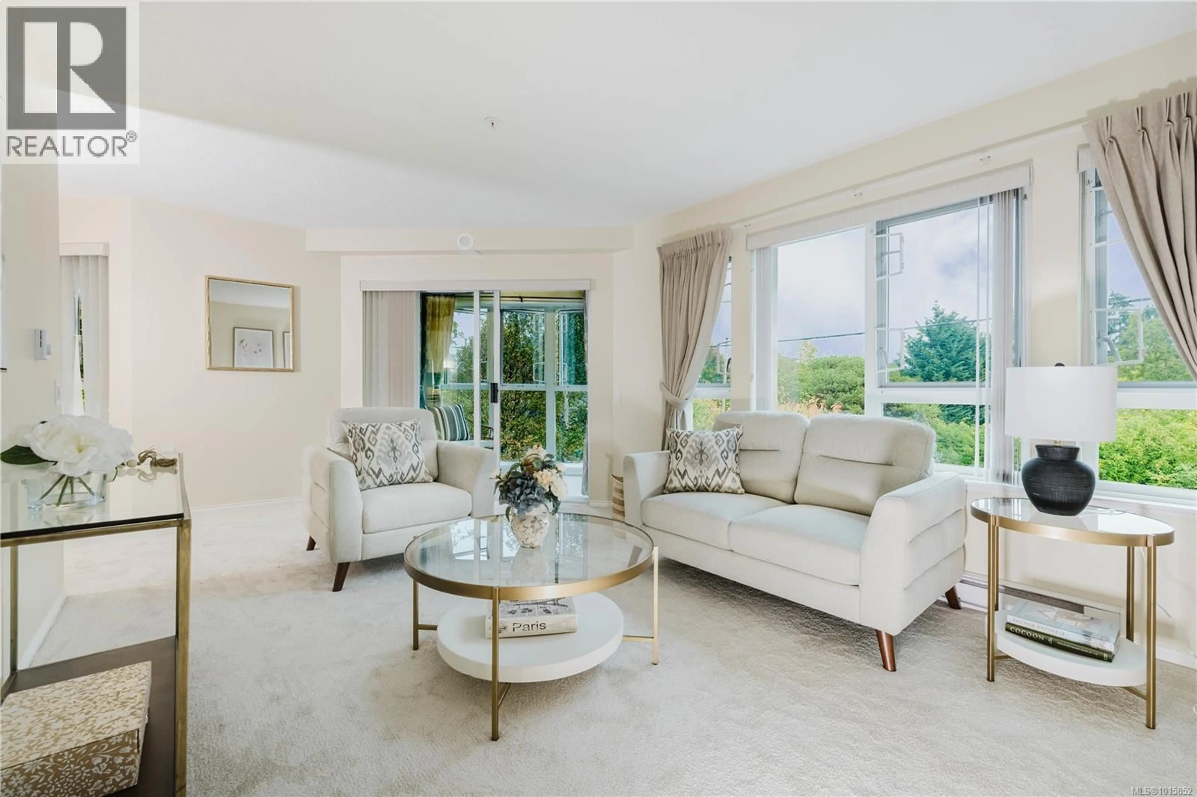 Living room with furniture, unknown for 305 - 1521 CHURCH AVENUE, Saanich British Columbia V8P5T7