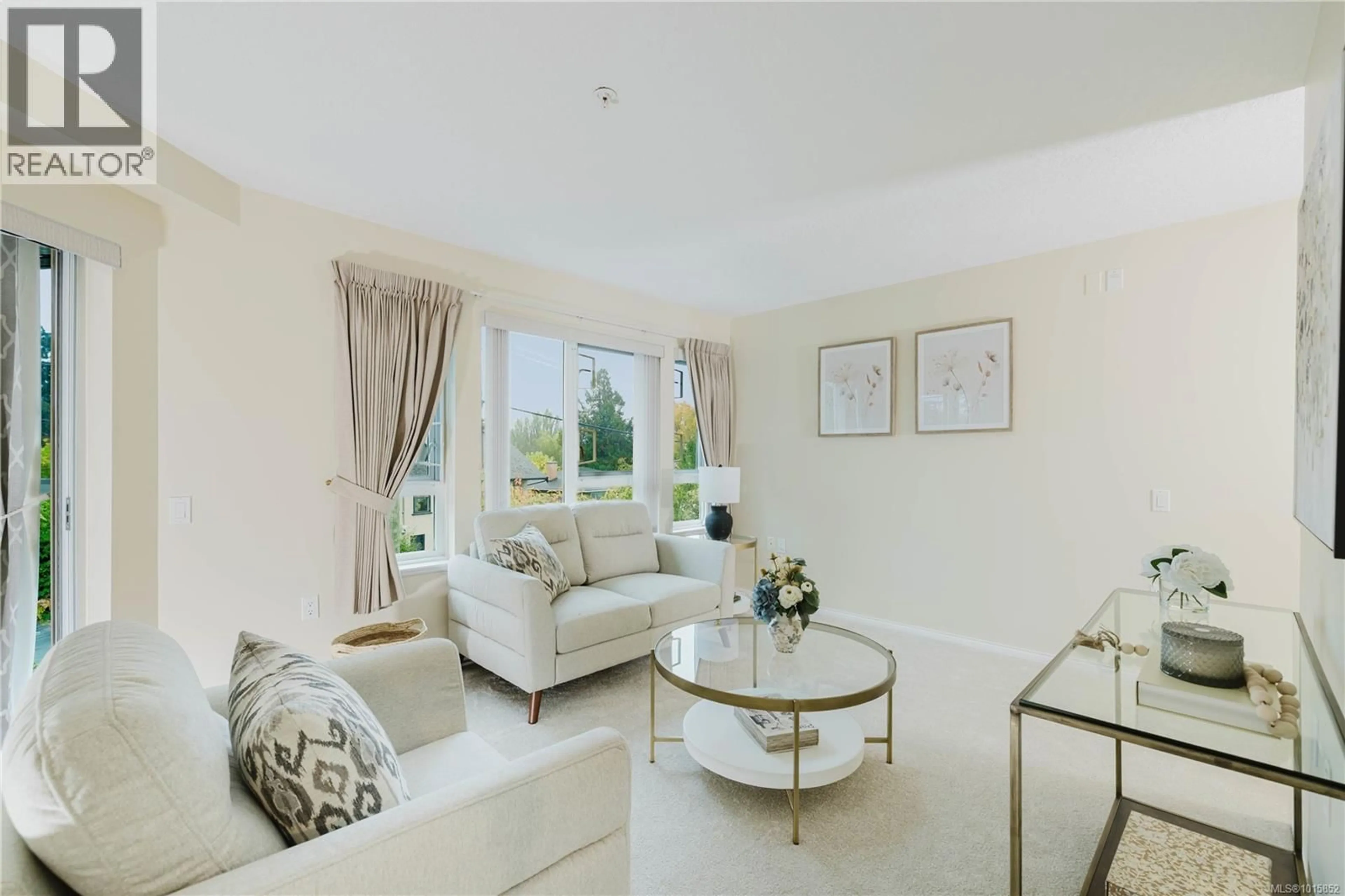 Living room with furniture, unknown for 305 - 1521 CHURCH AVENUE, Saanich British Columbia V8P5T7