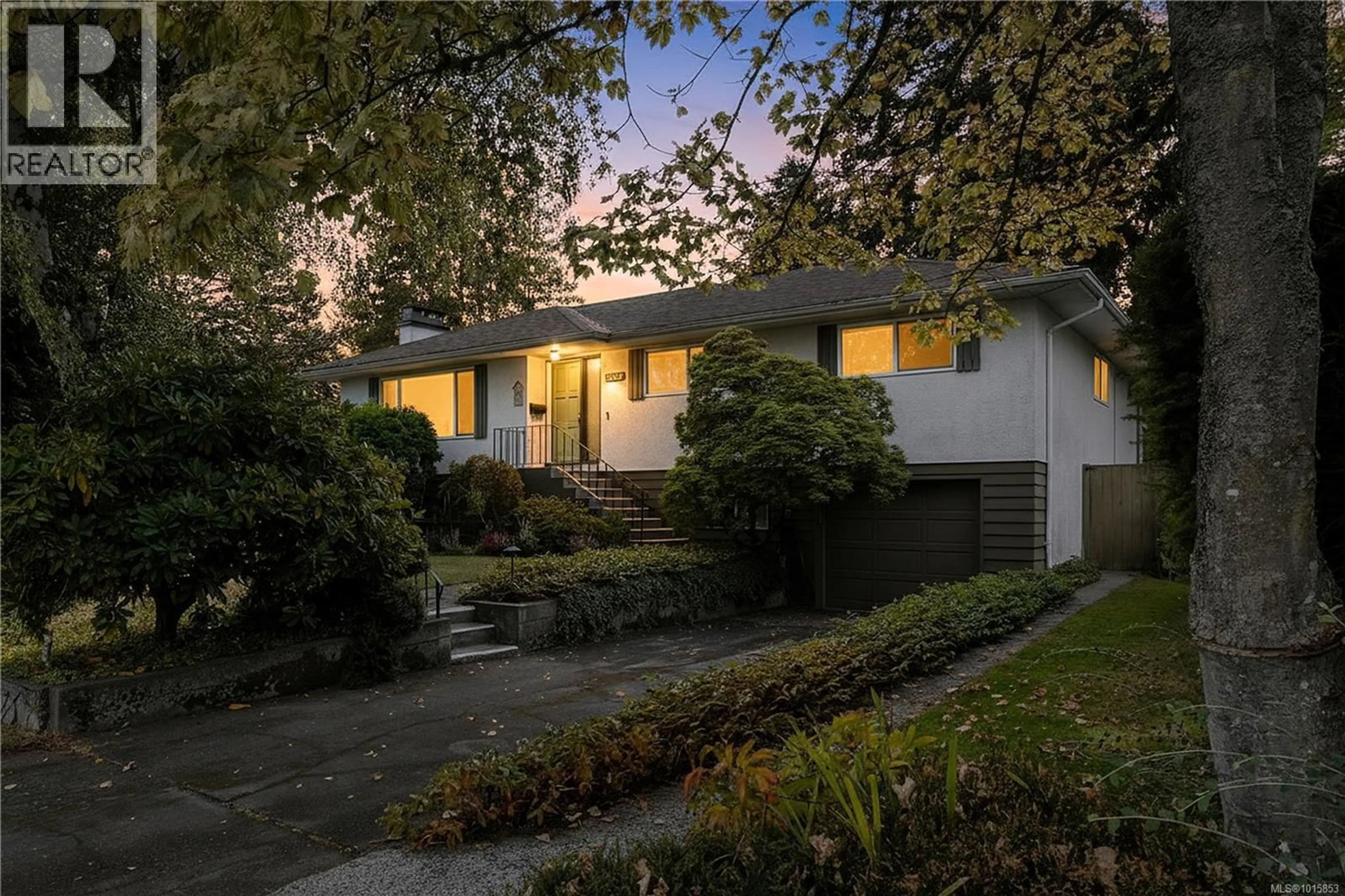 Unknown for 1835 DUNNETT CRESCENT, Saanich British Columbia V8N2P4