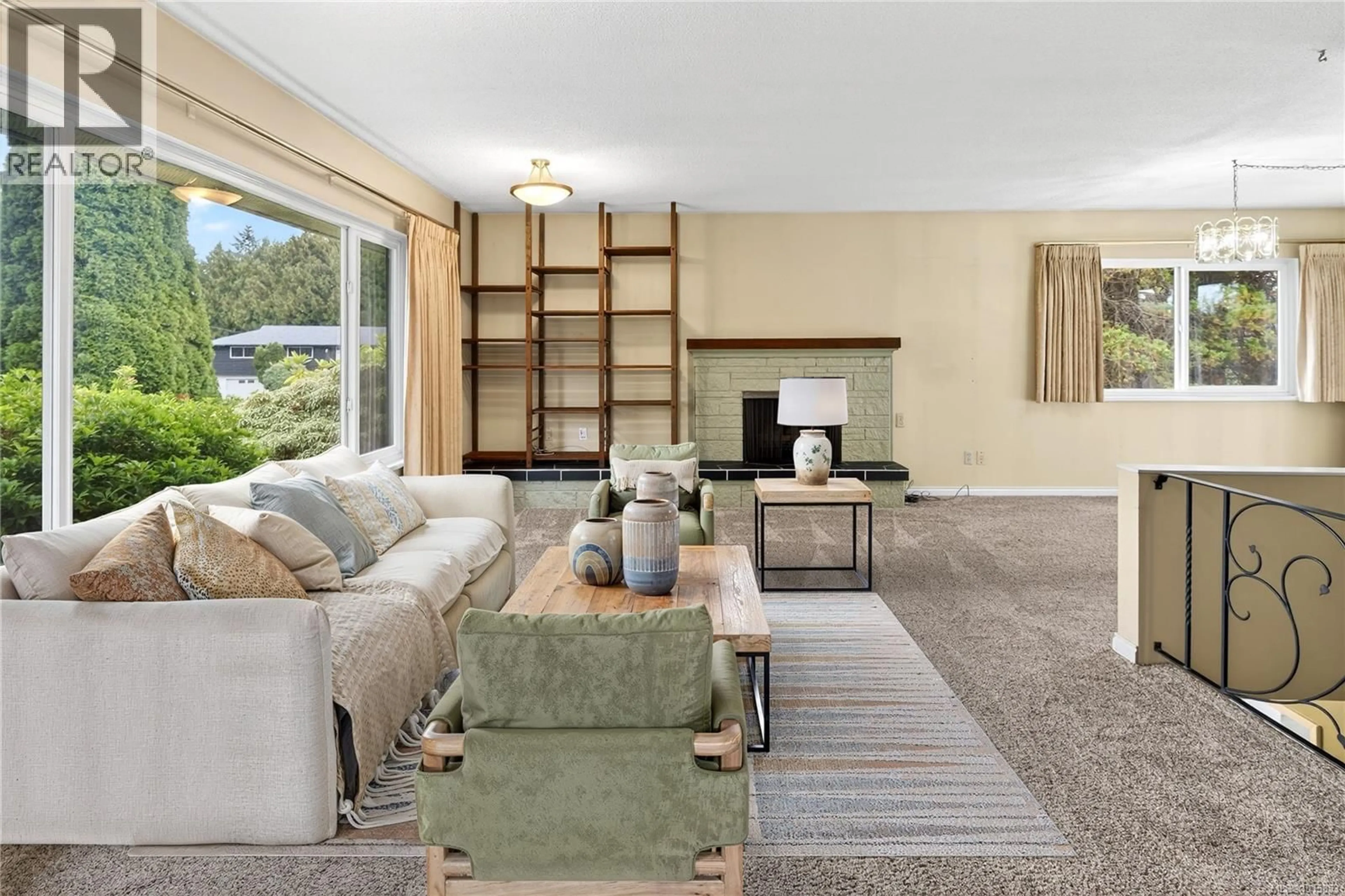 Living room with furniture, unknown for 1835 DUNNETT CRESCENT, Saanich British Columbia V8N2P4