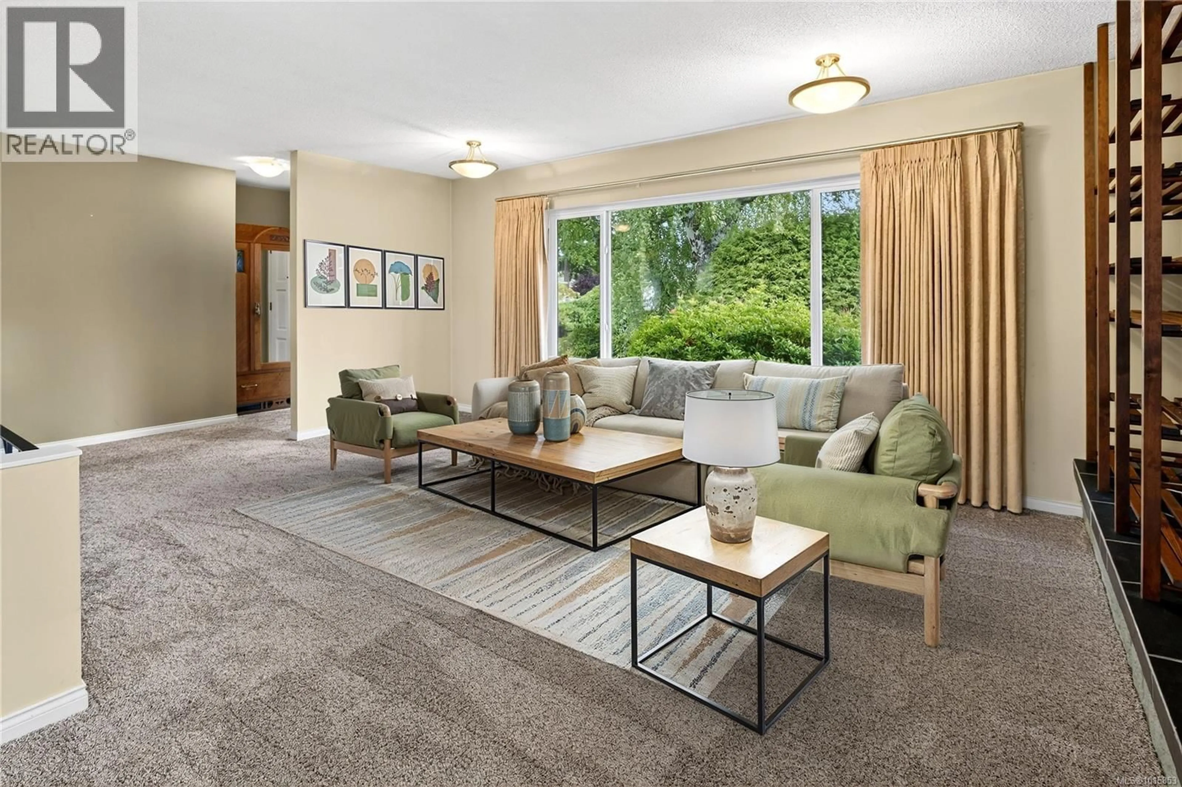 Living room with furniture, carpet floor for 1835 DUNNETT CRESCENT, Saanich British Columbia V8N2P4