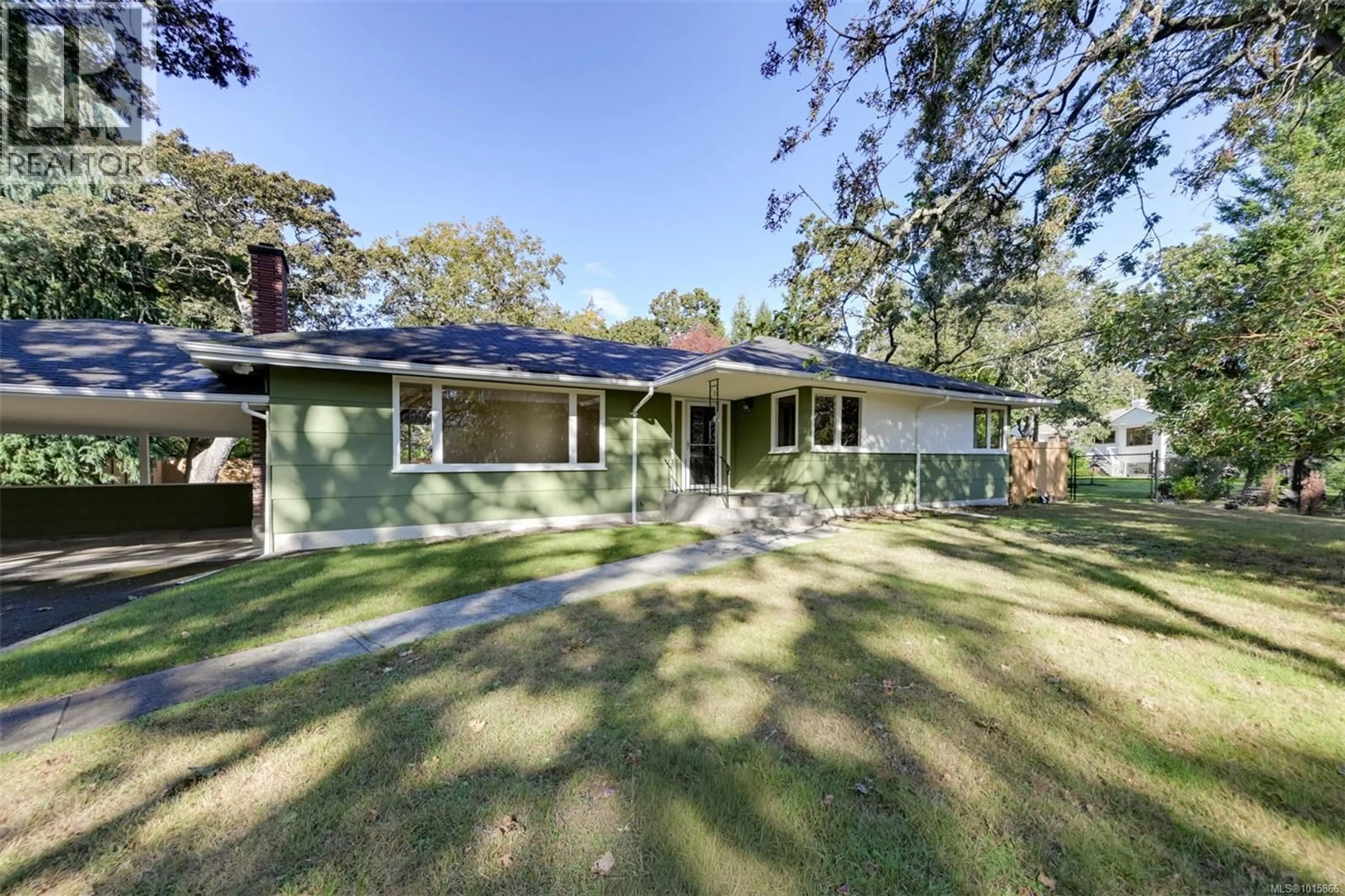 A pic from outside/outdoor area/front of a property/back of a property/a pic from drone, unknown for 3160 MIDLAND ROAD, Oak Bay British Columbia V8R6E9
