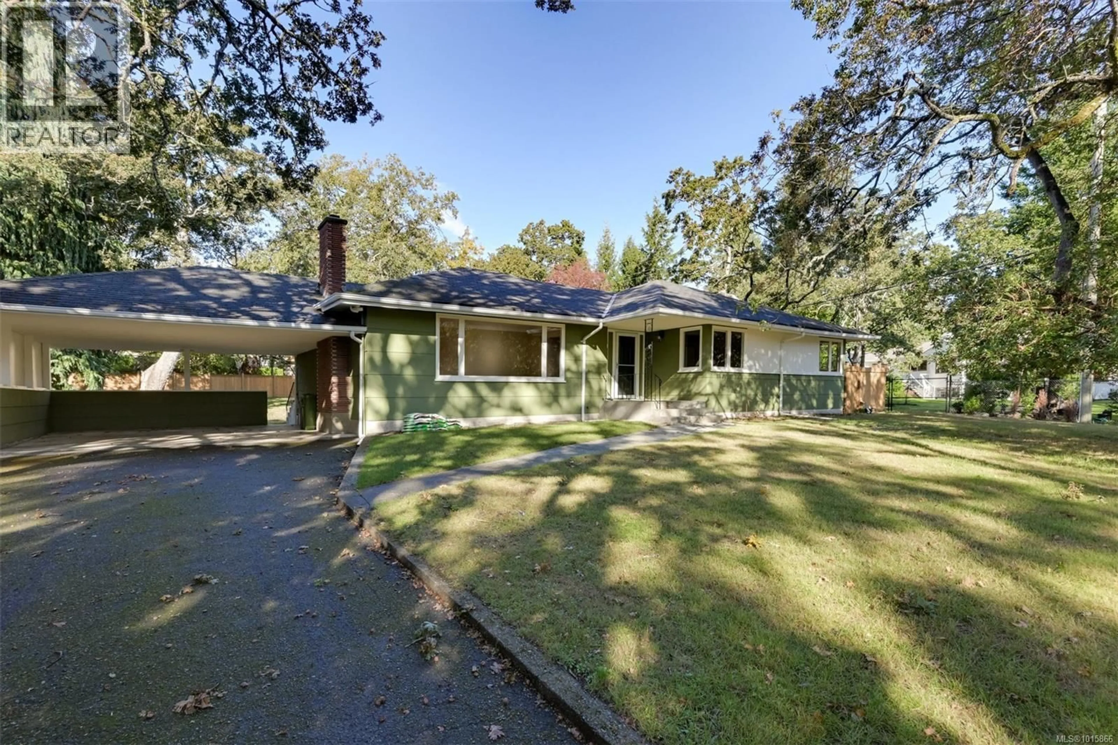 A pic from outside/outdoor area/front of a property/back of a property/a pic from drone, street for 3160 MIDLAND ROAD, Oak Bay British Columbia V8R6E9