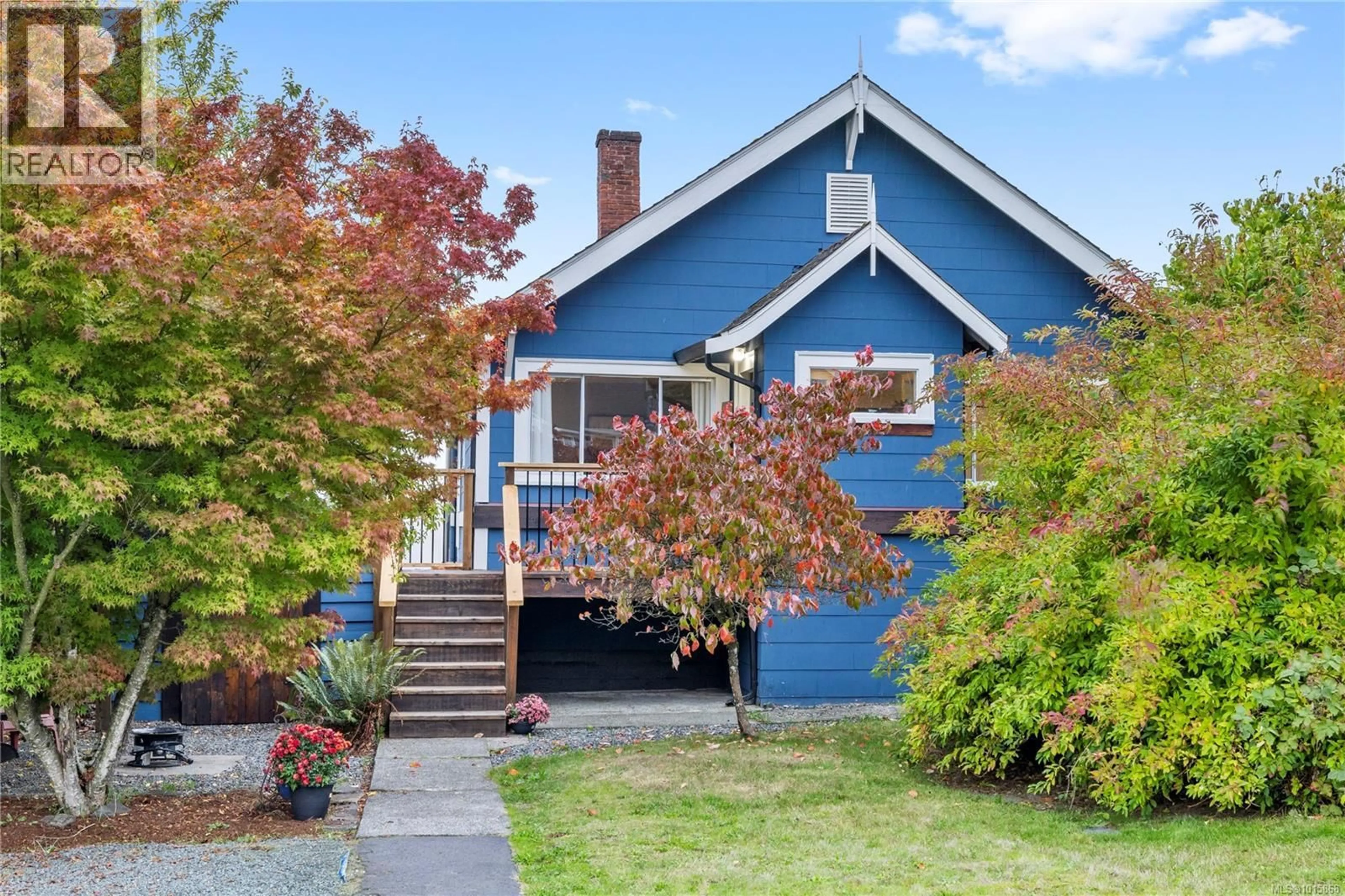 Home with vinyl exterior material, street for 309 BADEN POWELL STREET, Ladysmith British Columbia V9G1A2