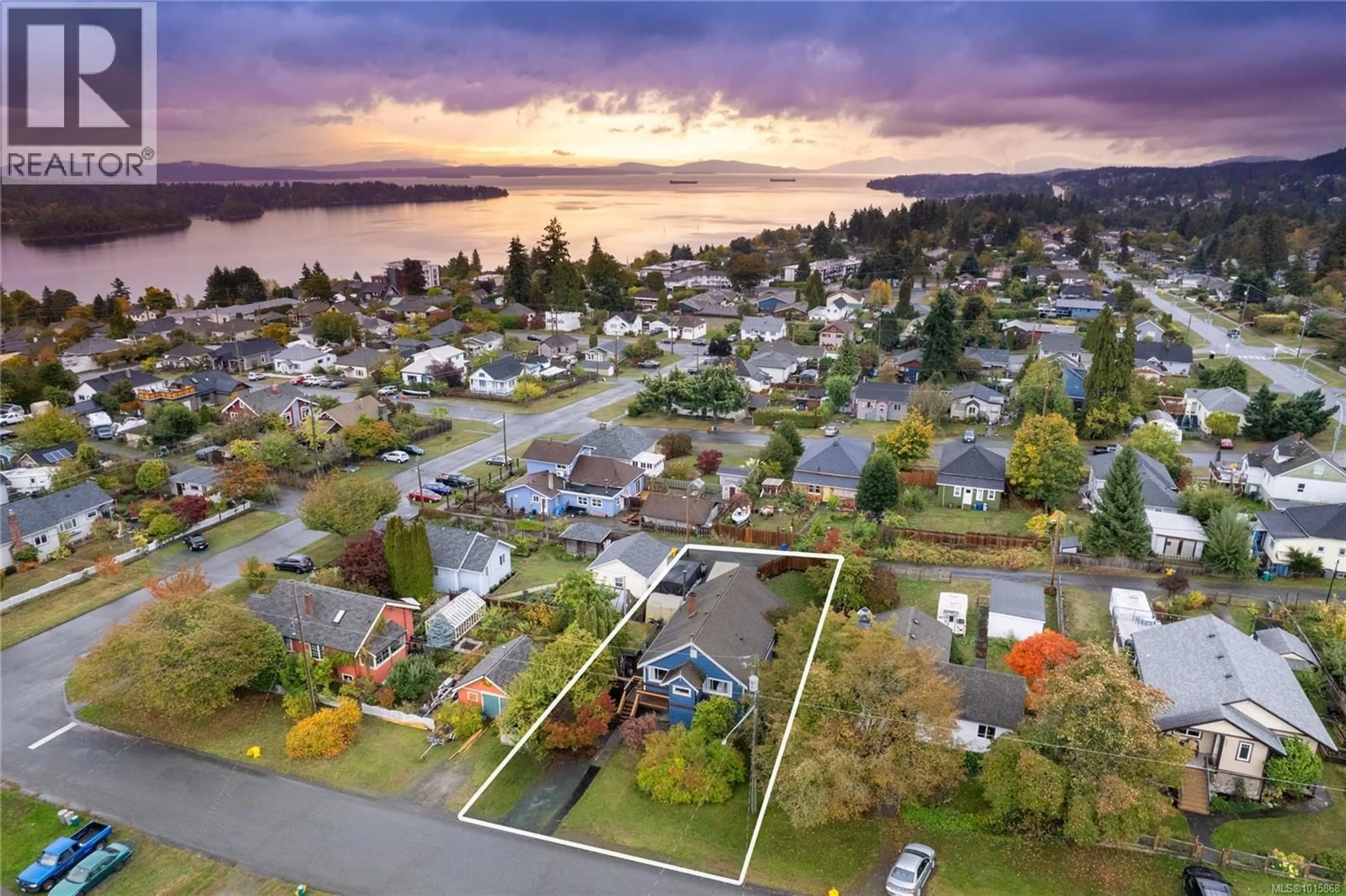 A pic from outside/outdoor area/front of a property/back of a property/a pic from drone, water/lake/river/ocean view for 309 BADEN POWELL STREET, Ladysmith British Columbia V9G1A2