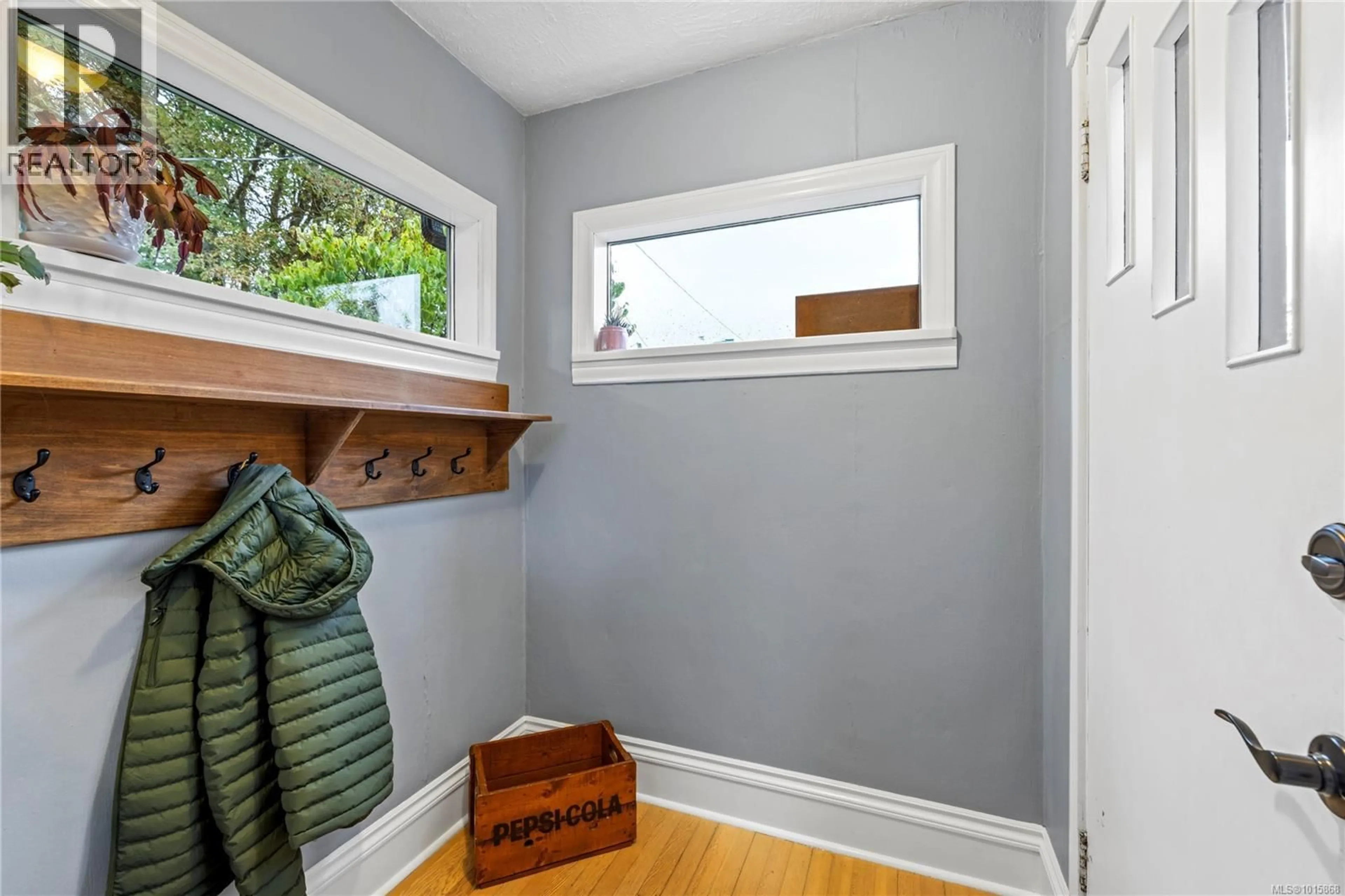 Indoor entryway for 309 BADEN POWELL STREET, Ladysmith British Columbia V9G1A2