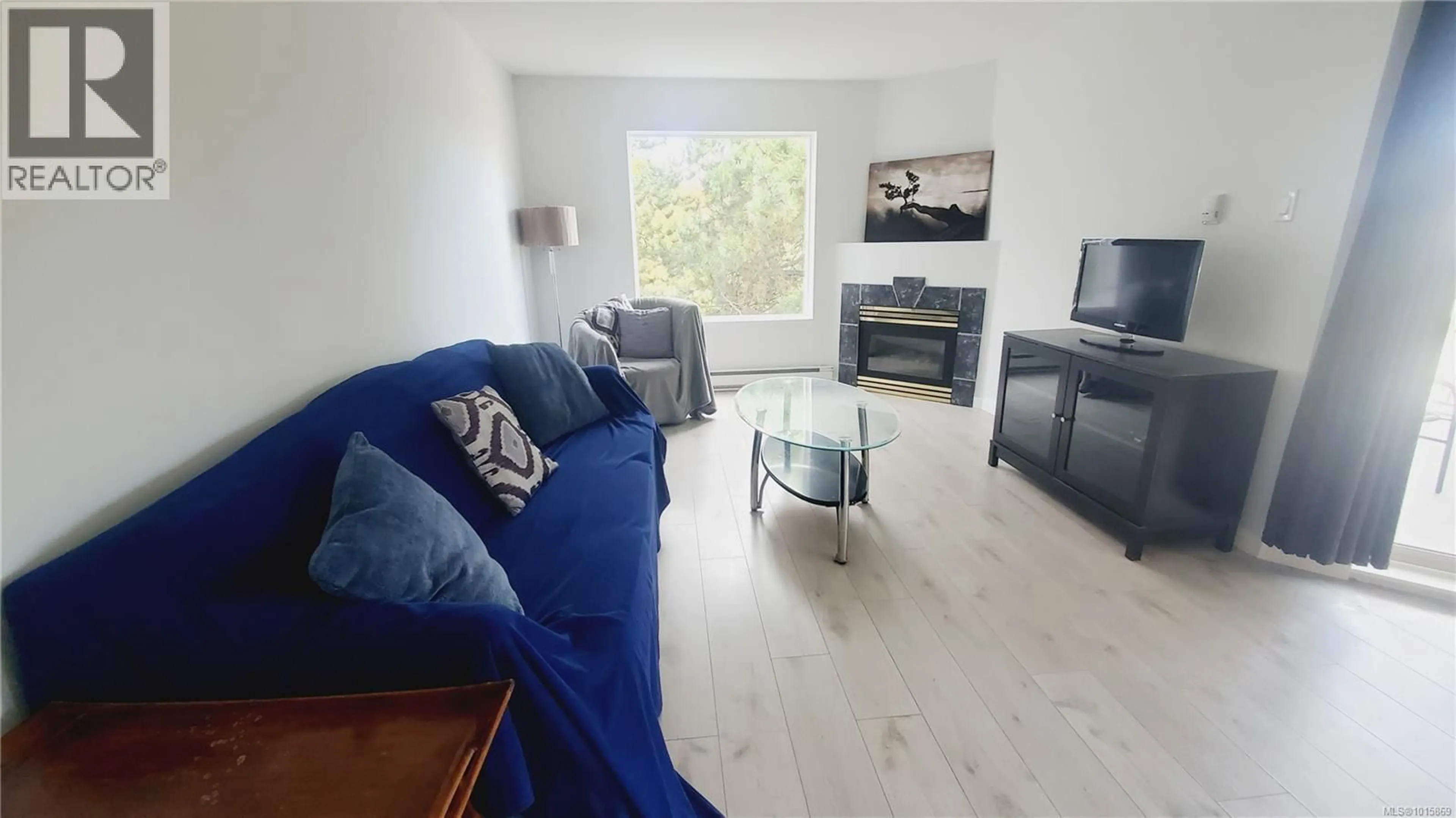 Living room with furniture, wood/laminate floor for 318 - 4971 SONGBIRD PLACE, Nanaimo British Columbia V9T6L1