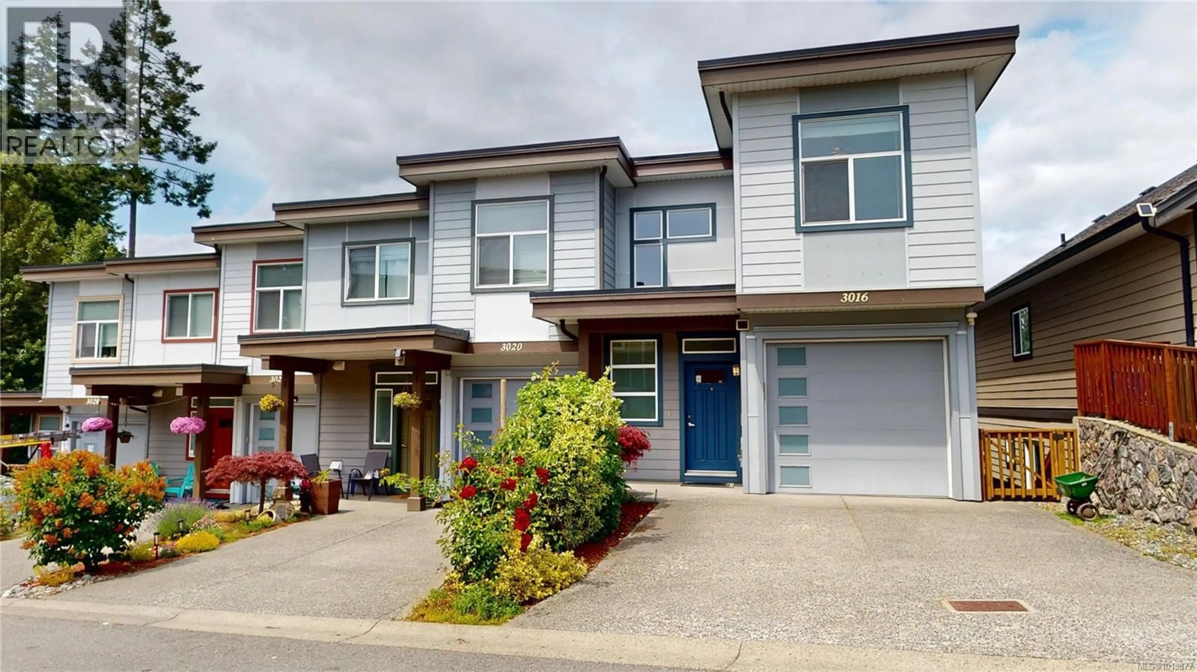 Home with vinyl exterior material, street for 3016 URBAN CREEK WAY, Langford British Columbia V9B0L9